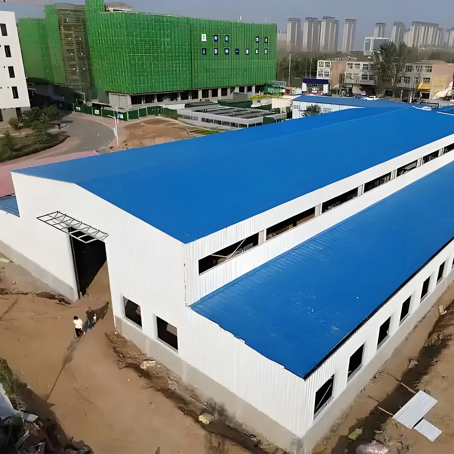 Durable Steel Truss Roofing System for Industrial Facilities