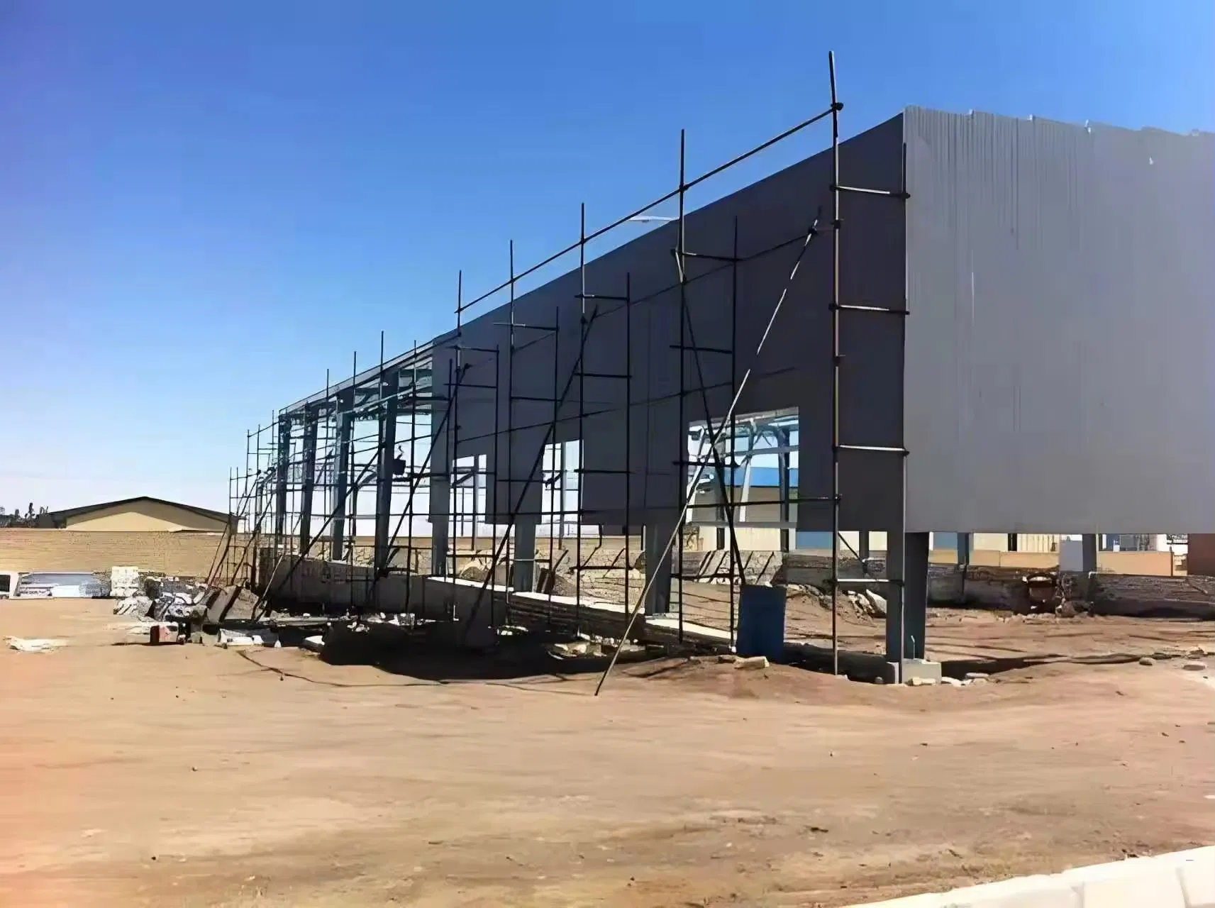 Detailed Analysis of Space-Efficient Material Layouts in Steel Structure Warehouses