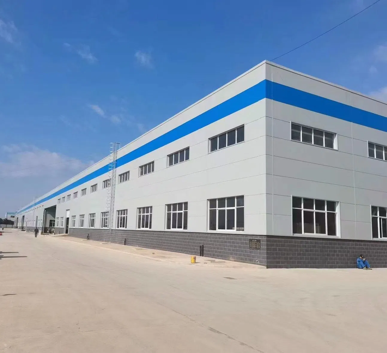 Prefabricated Factory Metallic Steel Structure Shed Steel Storage Warehouse Construction Pre Engineered Workshop Building