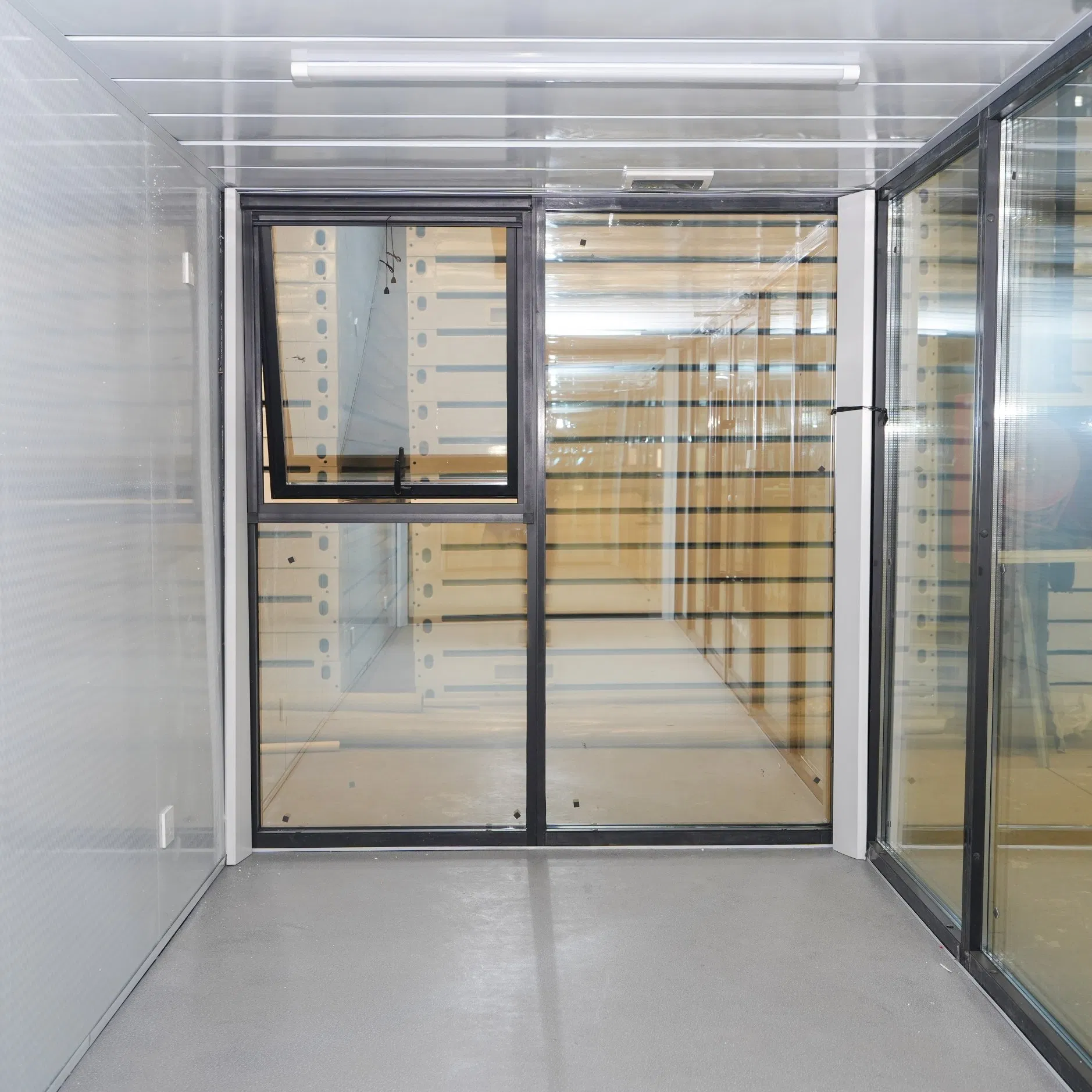 Transparent Acoustic Insulation Noise Reducing Quiet All-Glass Curtain Wall Container House