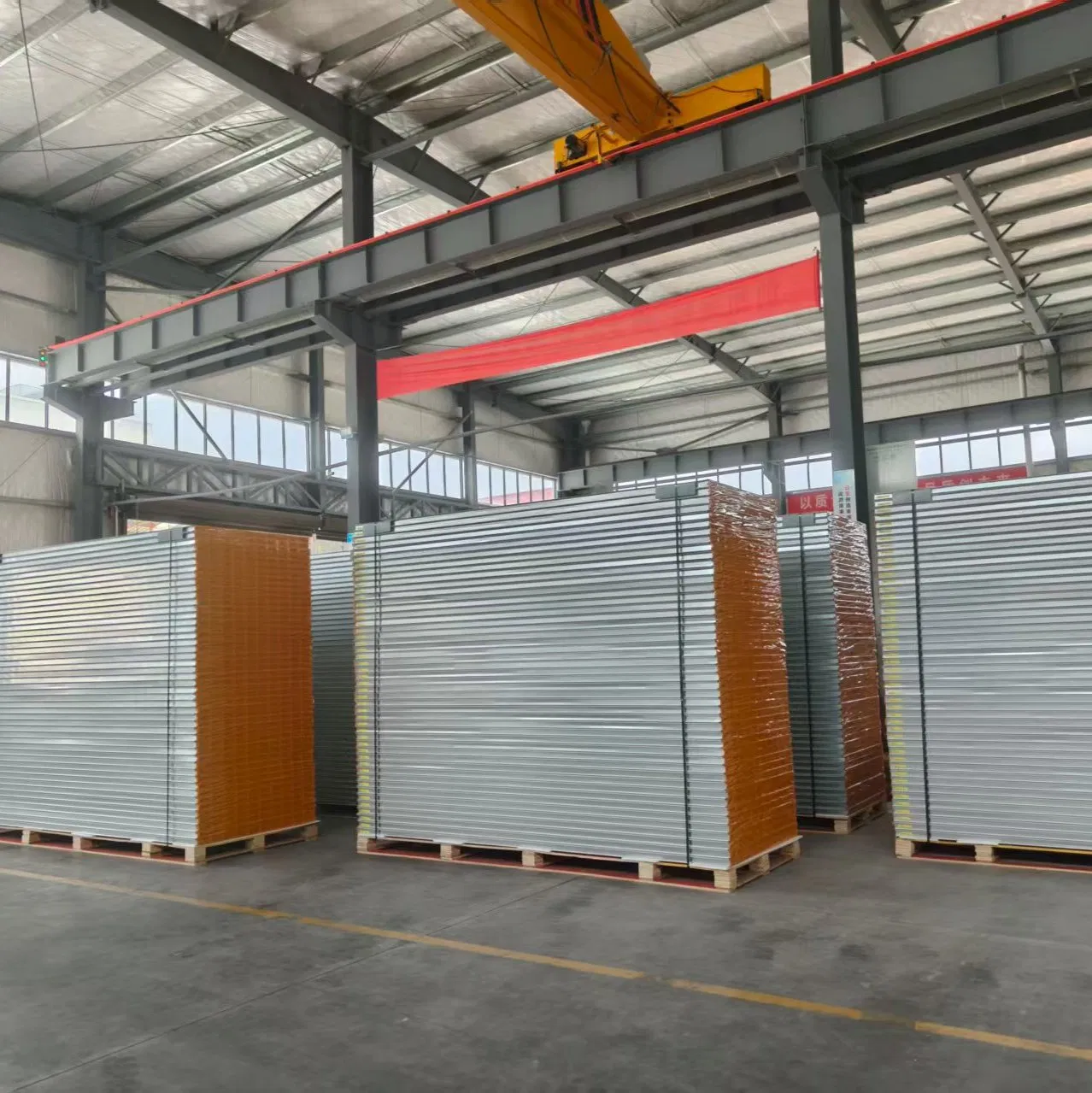 Premium Steel-Clad Cleanroom Wall System for Enhanced Environments