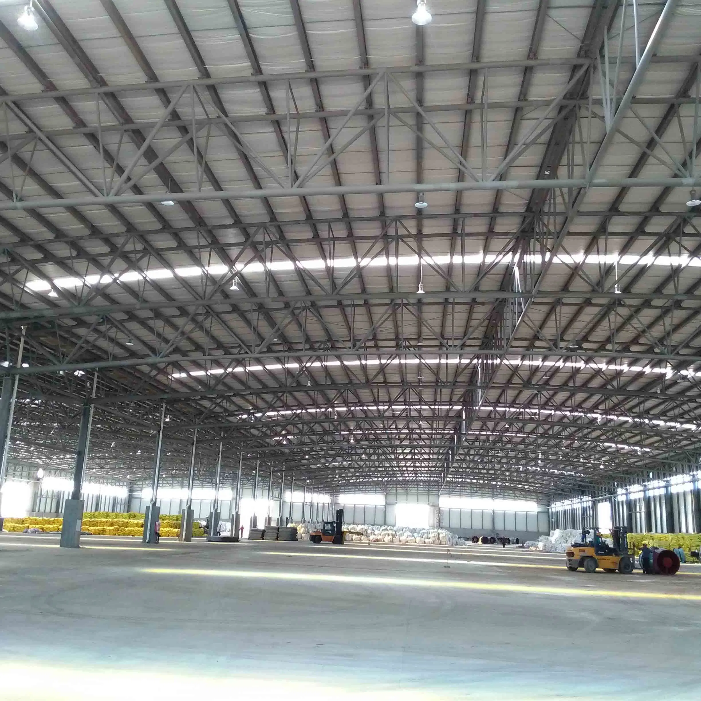Large Span Prefabricated Steel Structure Frame Pre-Engineered Metal Commercial Building Workshop Warehouse