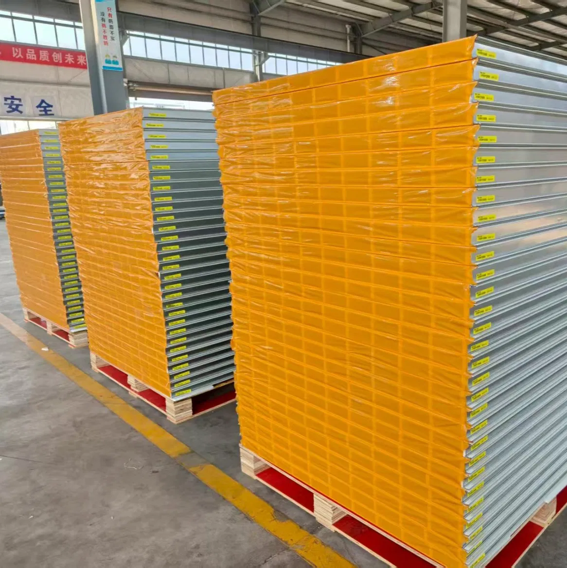 Premium Steel-Clad Cleanroom Wall System for Enhanced Environments