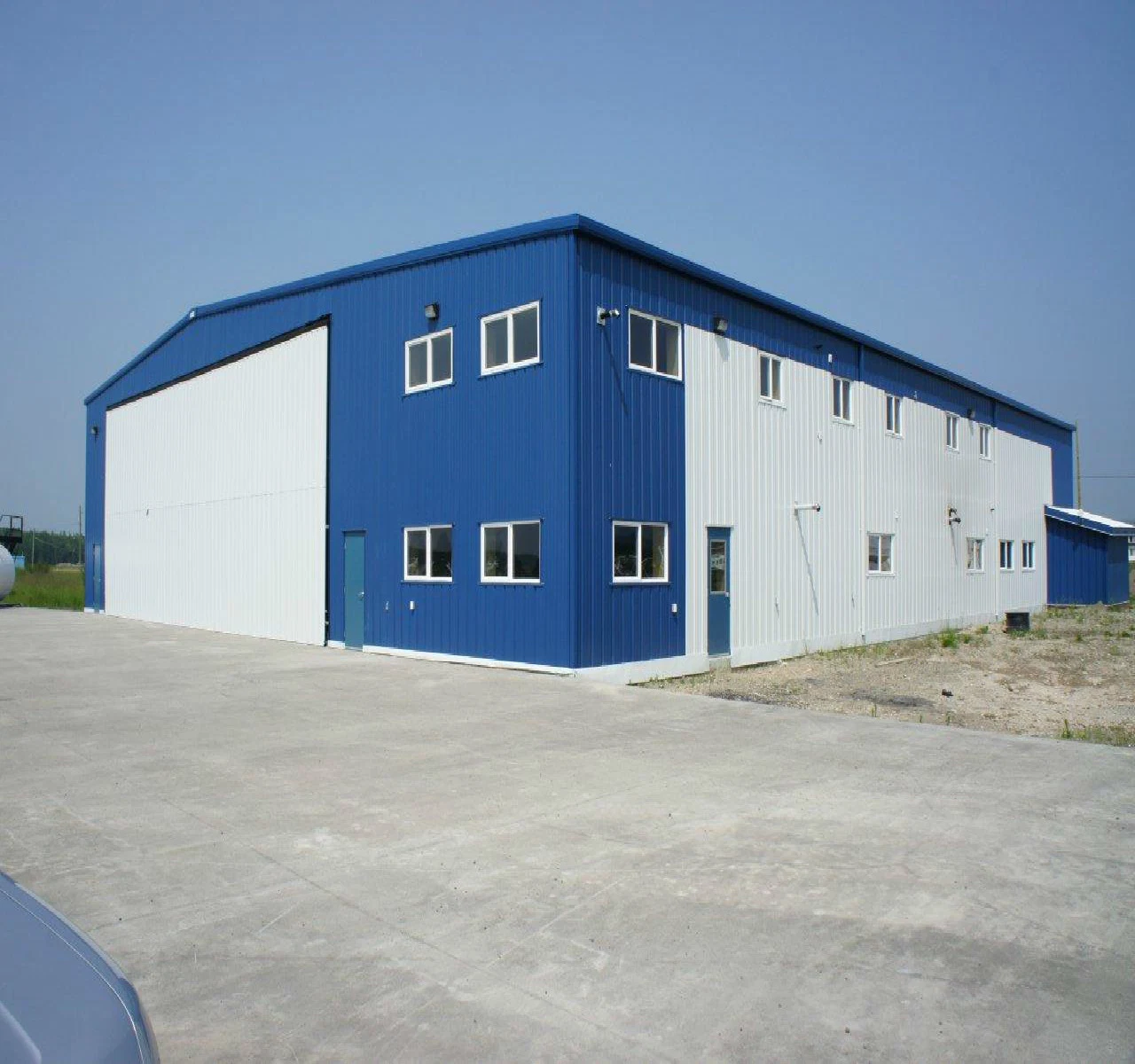 Prefabricated and Pre-Engineered Steel Structural Framed Building Construction