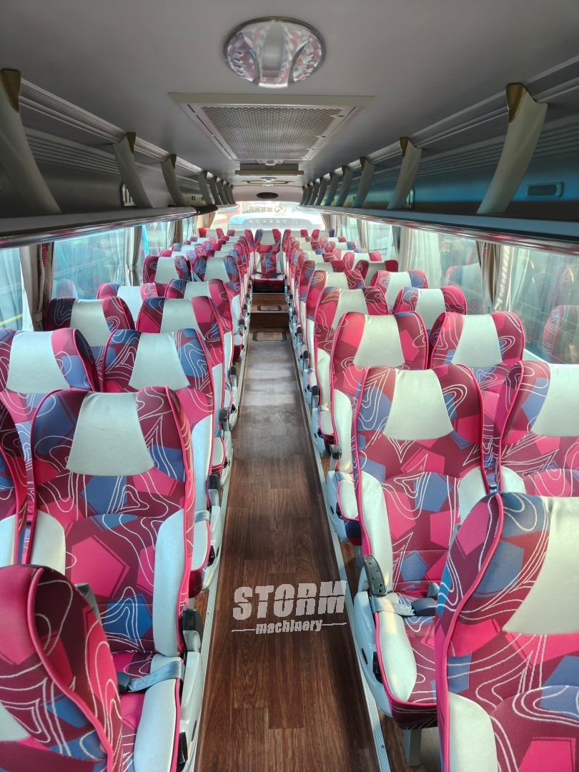 High-Quality Four-Wheel Diesel King Long Buses Can Carry Passengers and Have Luggage Storage Space