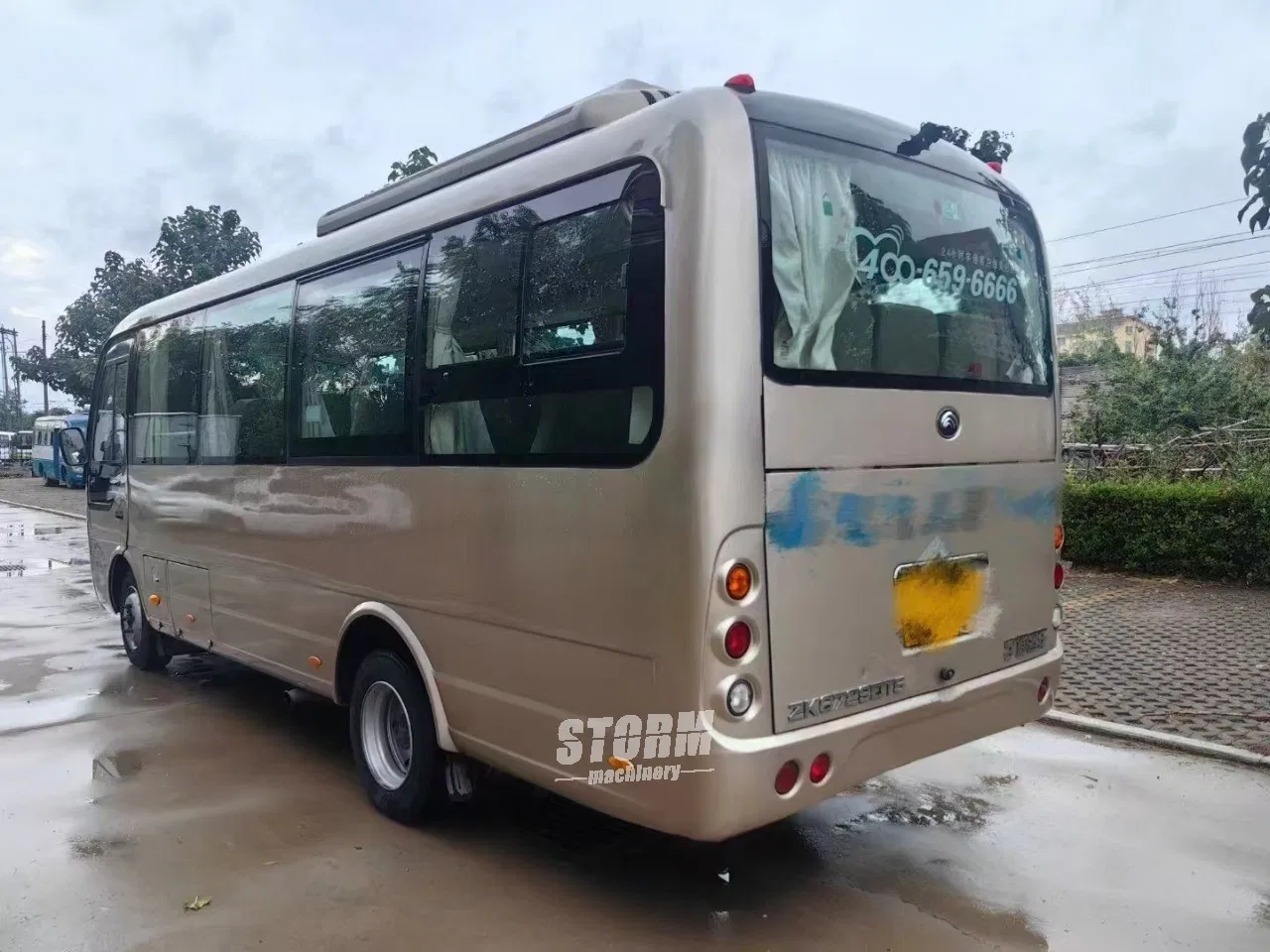 New and Second-Hand Four-Wheel Diesel Buses Can Carry up to 25 Passengers for Short or Long Distances.