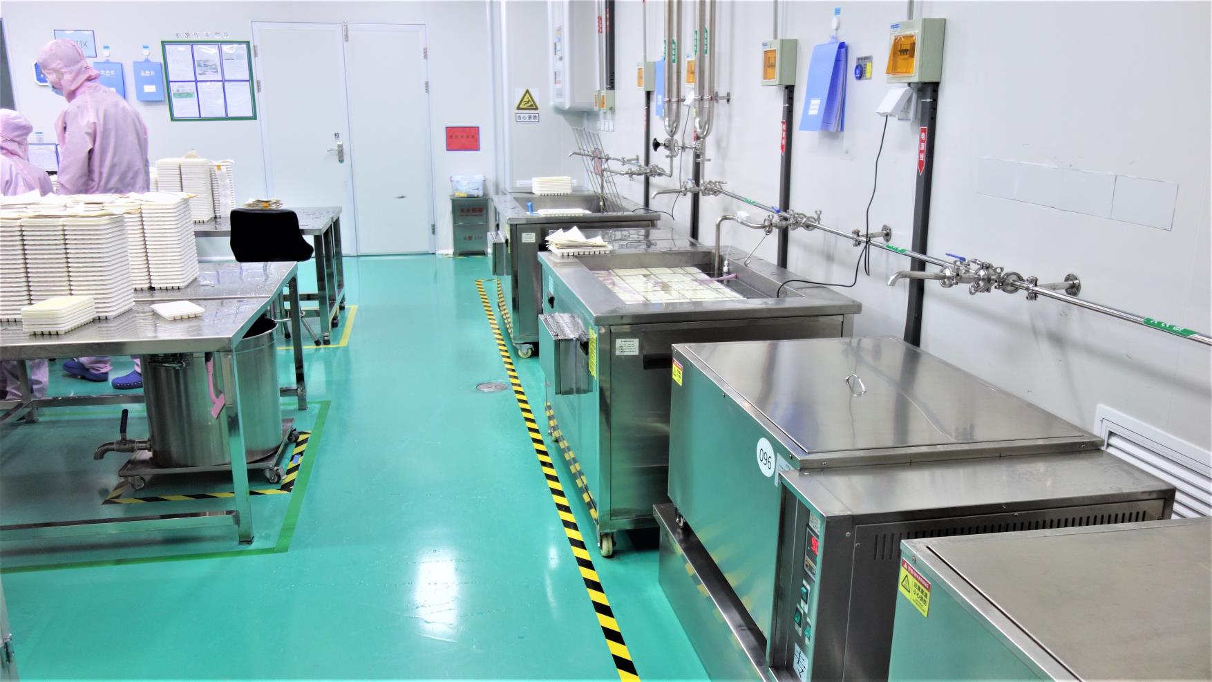 Dewy Lenses soak and disinfect process for soft contact lenses