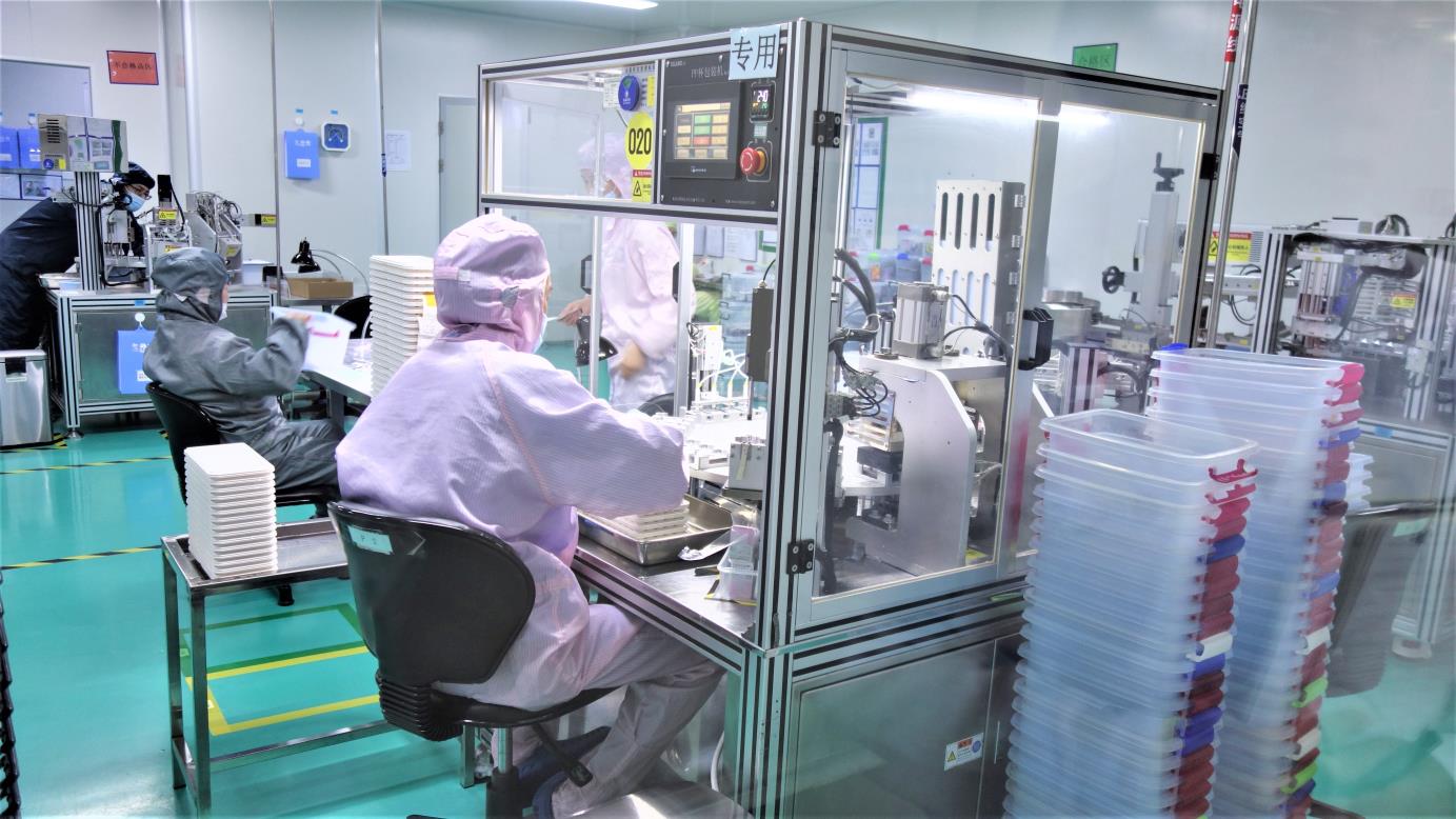 Dewy Lenses precision saline filling machine for contact lens blister packs
