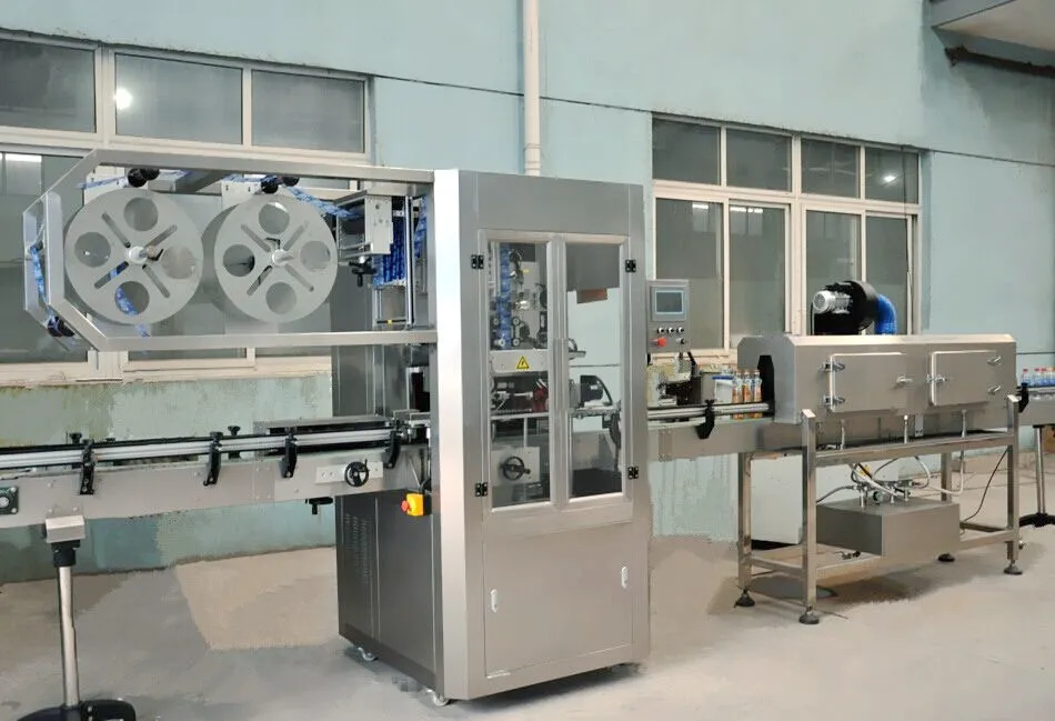 Máquina de Embalagem de Rótulo de Manga Retrátil para Bebida Carbonatada em Garrafa PET