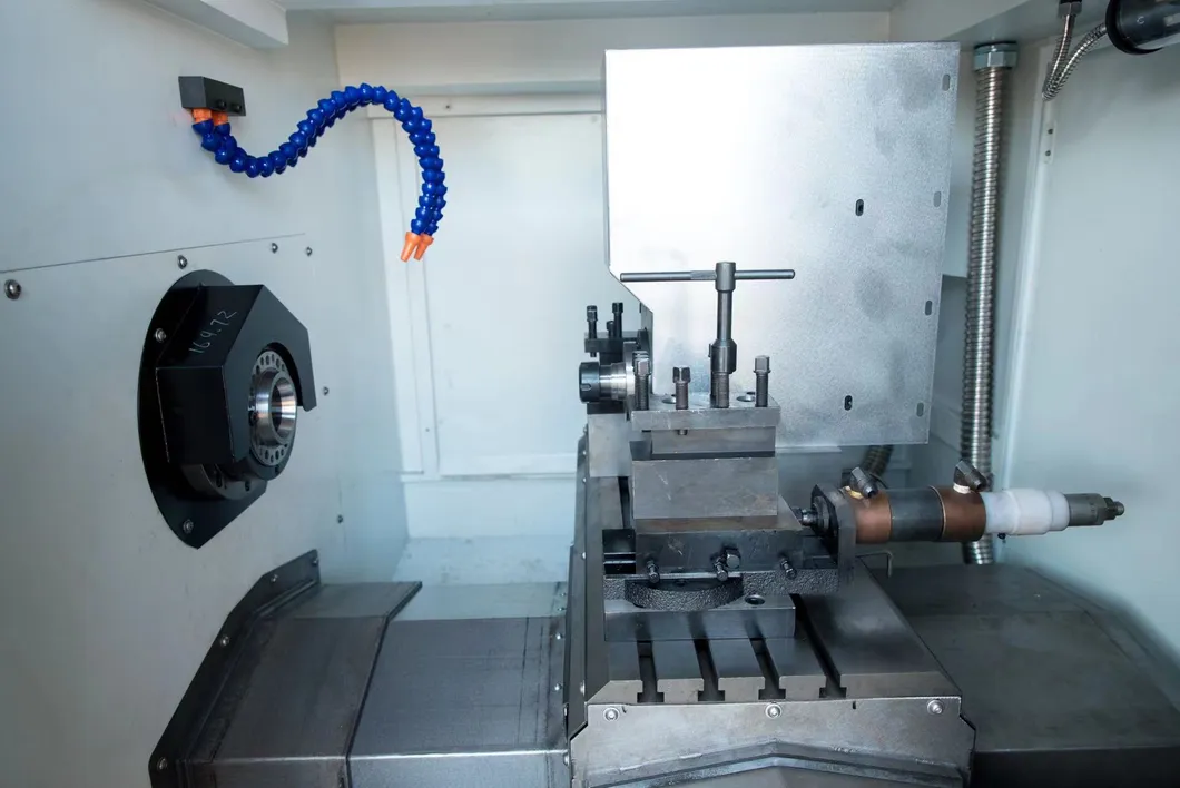 Máquina de Torneamento CNC GSK Alta Precisão Função de Fresagem Opcional