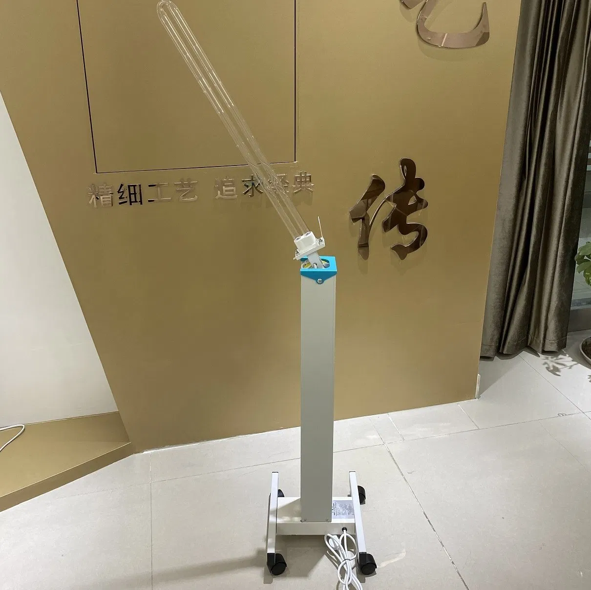 Nice Price 80W Adjustable Carbon Steel UV Lamp Trolley for Air and Surface Disinection