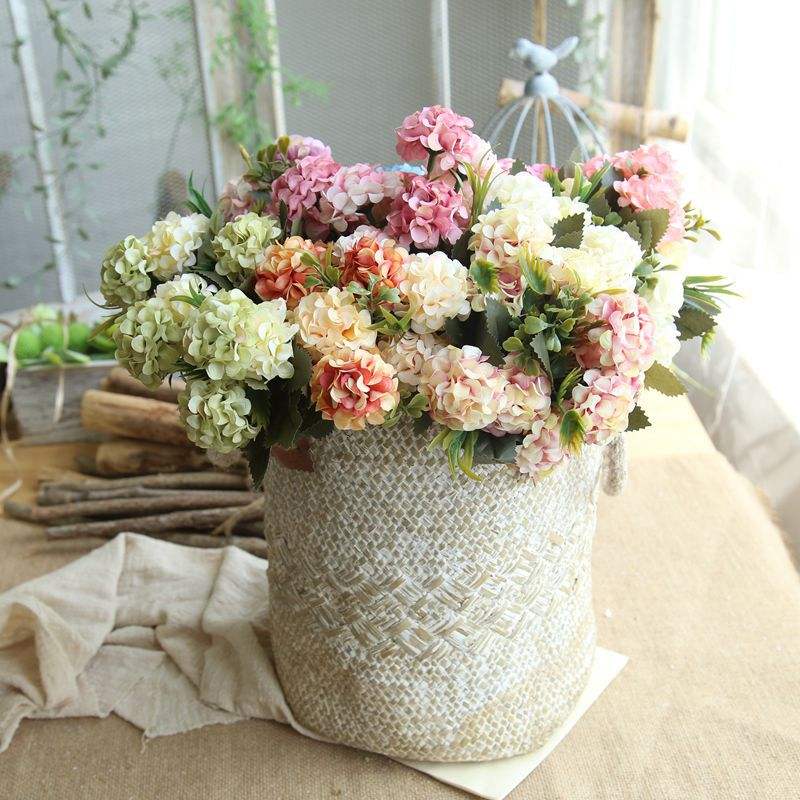 High-Quality Ball Chrysanthemum Small Hand Flower Artificial Flower Party Tables Decorations Bouquet Real Looking Flower Manufacturers, Supplier