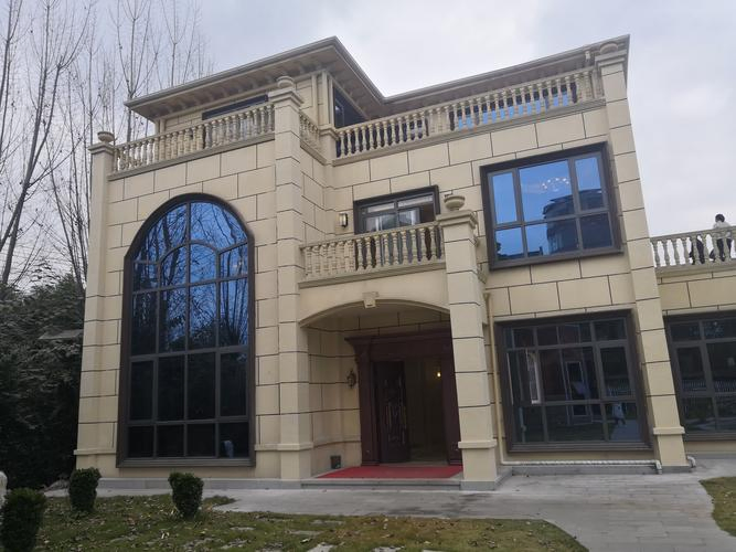 Villa Prefabricada Innovadora Construida Con Acero de Alta Resistencia y Recubrimiento Protector