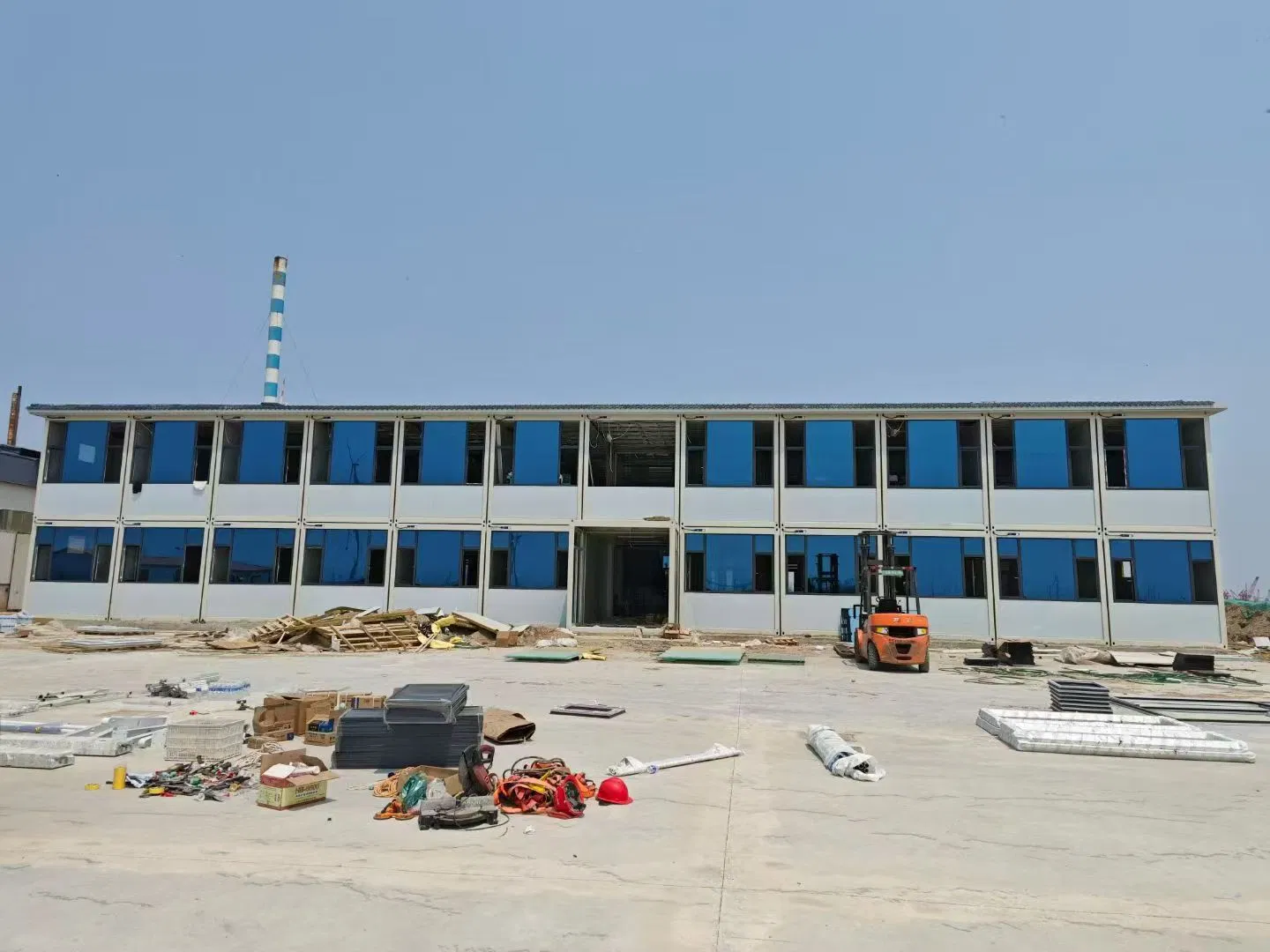 Casa contenedor móvil aislada para oficina de construcción y alojamiento del personal