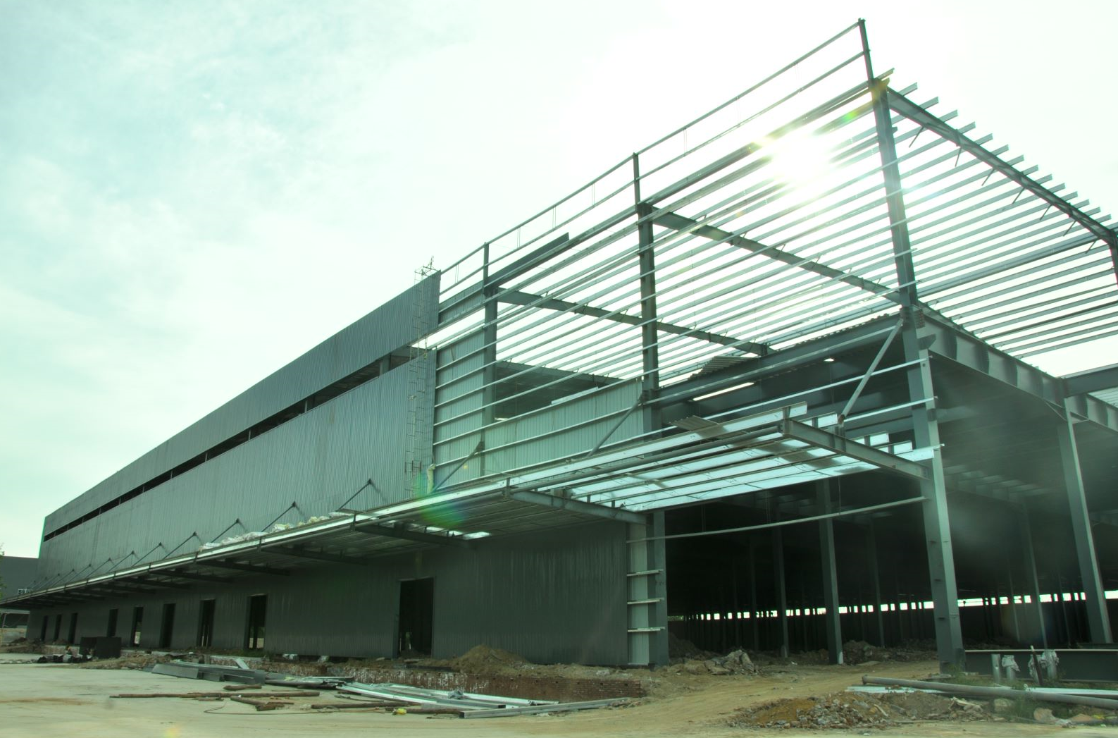 Modern Design Steel Structure Plant Steel Structure Workshop Durable Prefab Factory Building for Manufacturing &amp; Commercial Use
