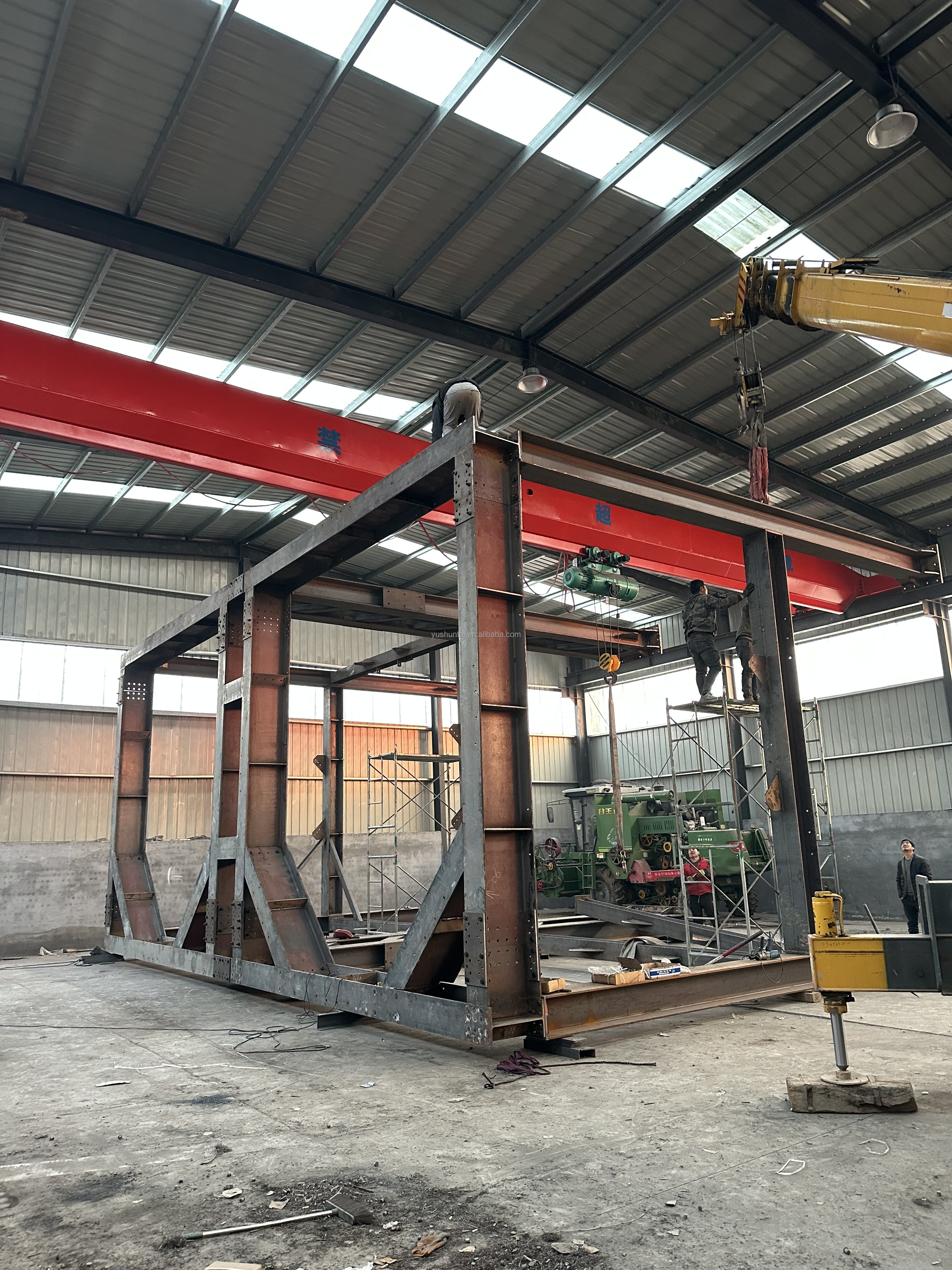 Prefabricated Heavy ASTM Steel Structure Warehouse Building Industrial Construction Pre Engineered Portal Frame CE Certified