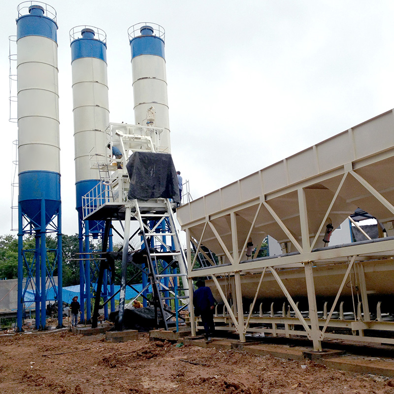 25 M3/h Fully Automatic Mobile PLC Controlled Concrete Batching And Mixing Plant With Lift Hopper High Capacity Engine &amp; Pump