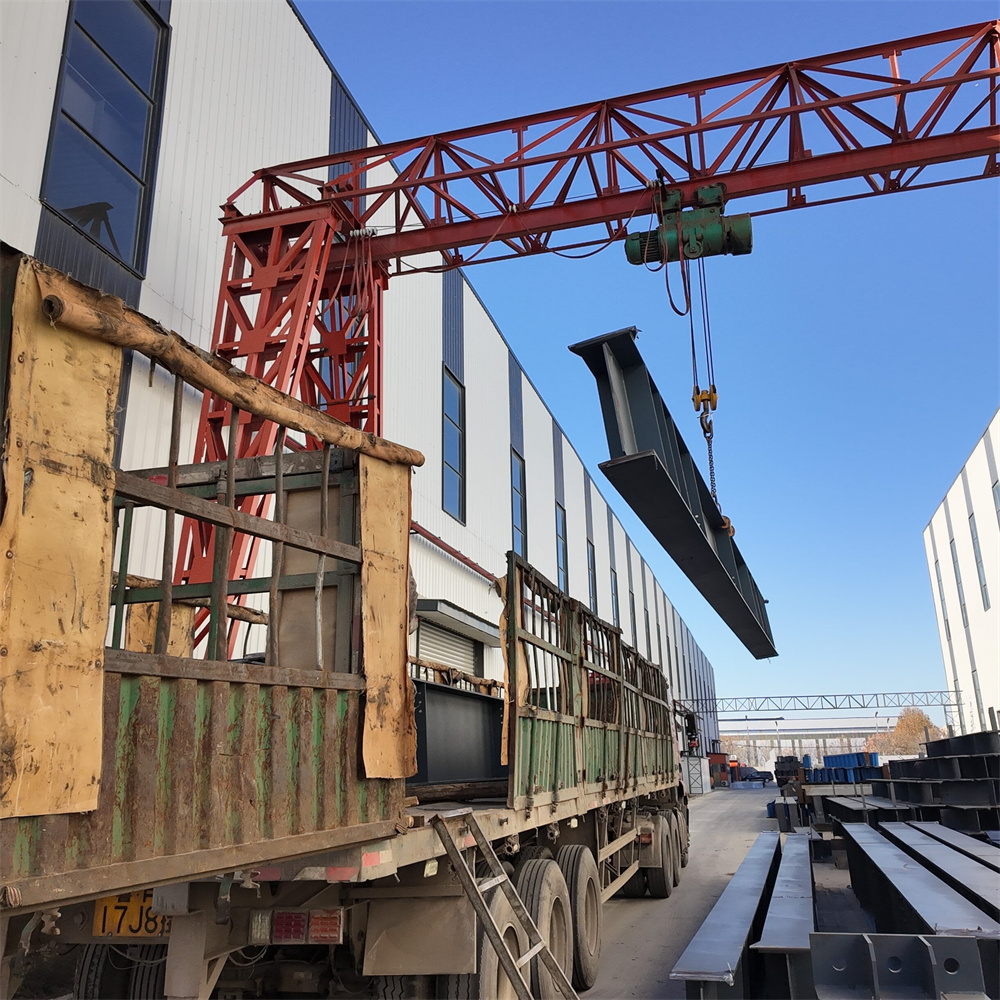 Prefabricated metal building structures