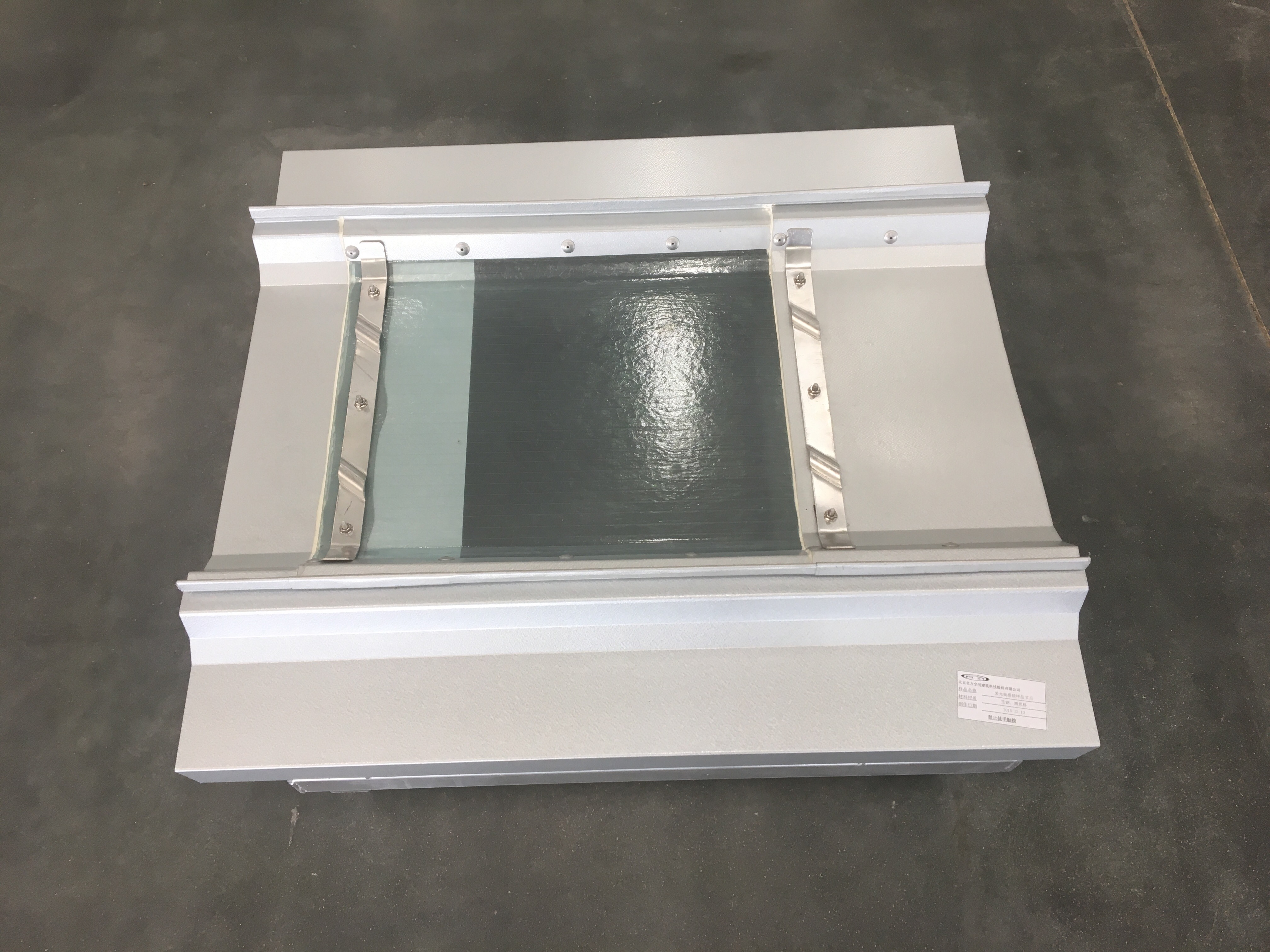 Prefabricated Steel Structure Garage Warehouse Workshop Building Strong Load-bearing Capacity Large Span Corrosion Resistance