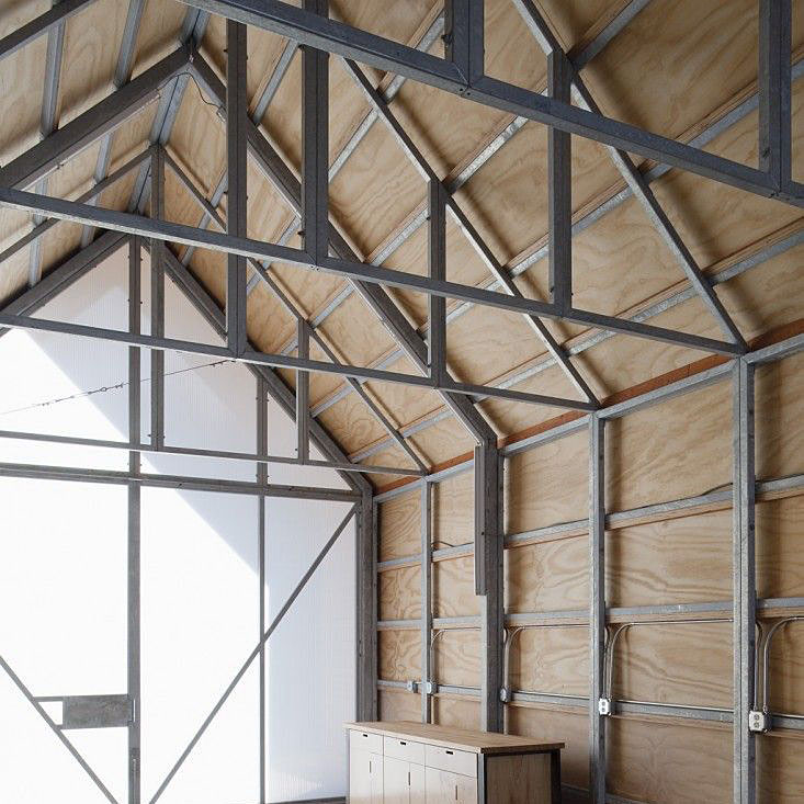 Prefabricated Steel Structure Garage Warehouse Workshop Building Strong Load-bearing Capacity Large Span Corrosion Resistance