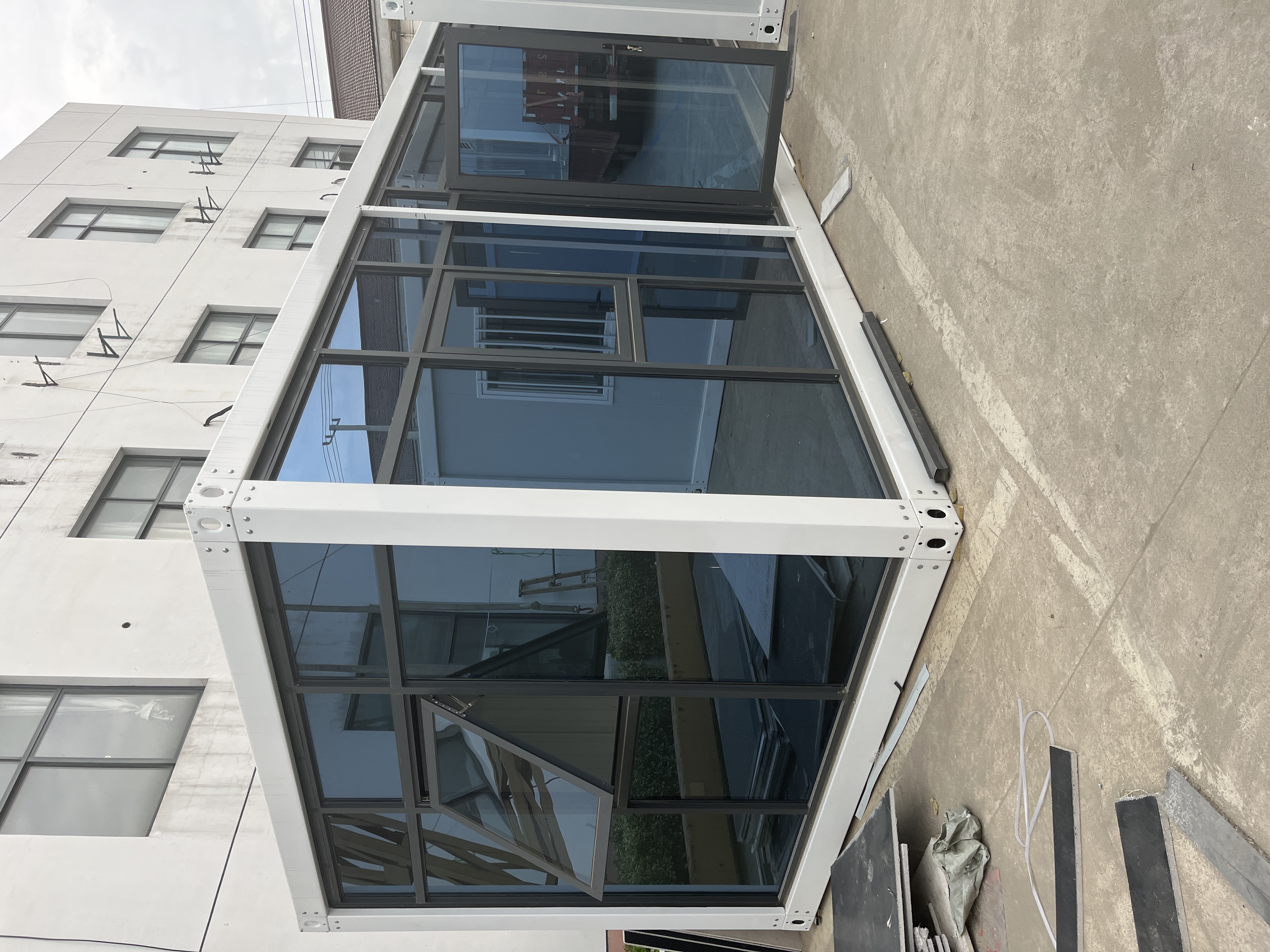 Custom Glass Fast Assembly Container House Prefabricated Modular Office Portable Studio Mobile Showroom Exhibition Room