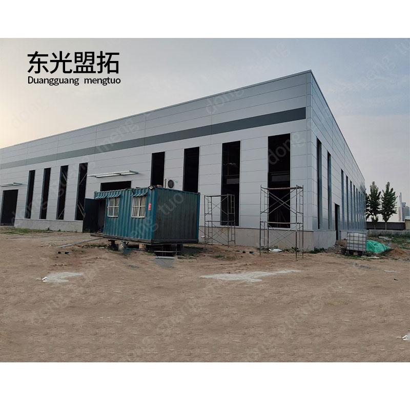 Commercial shopping mall with long-span steel structure warehouse including offices for various stores