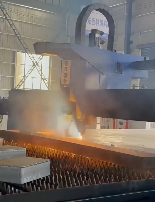 80,000 watt laser cutting machine