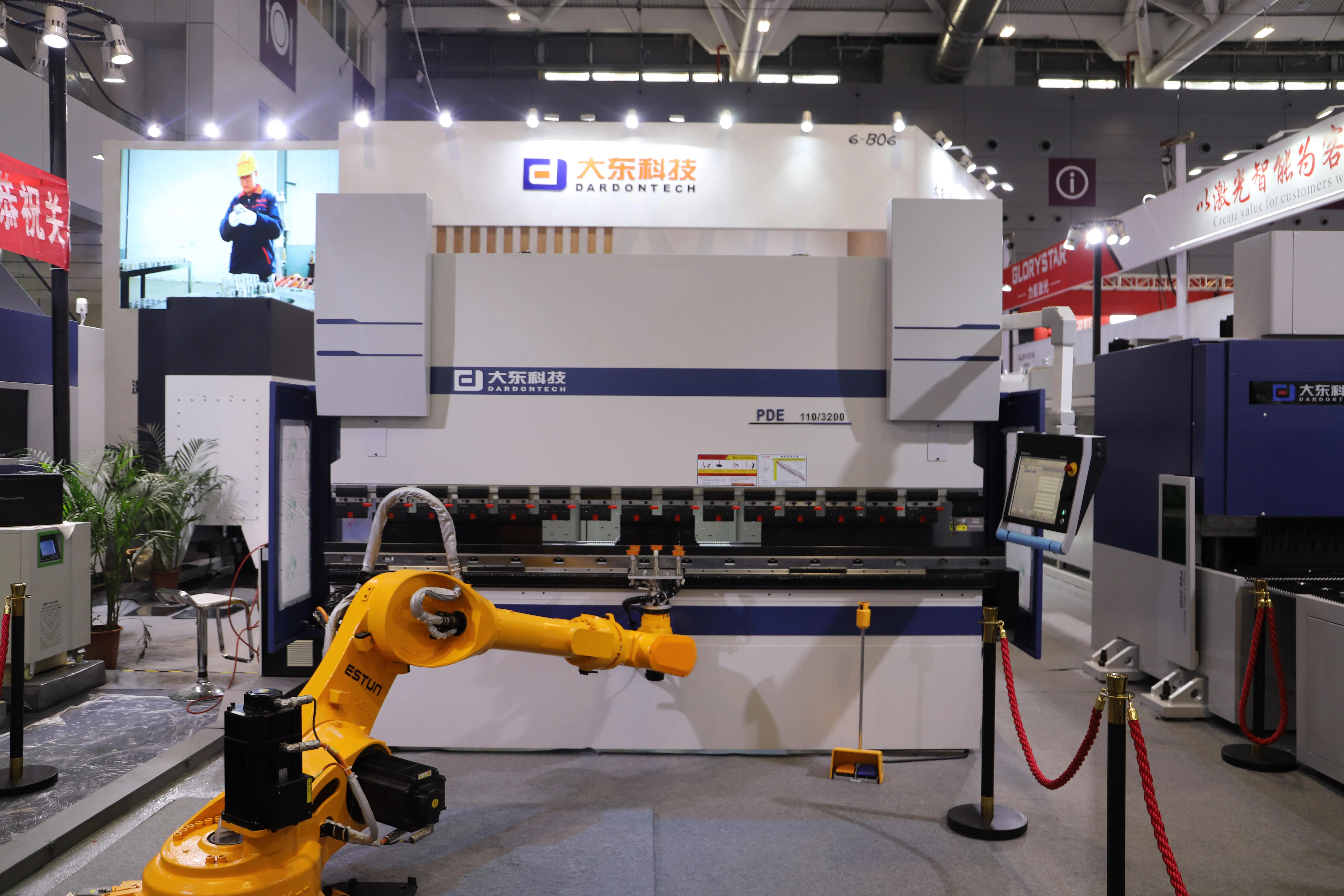 Dardontech-Top Quality Flexible Manufacturing Servo CNC Press Brake with Robot Automatic Bending Cell