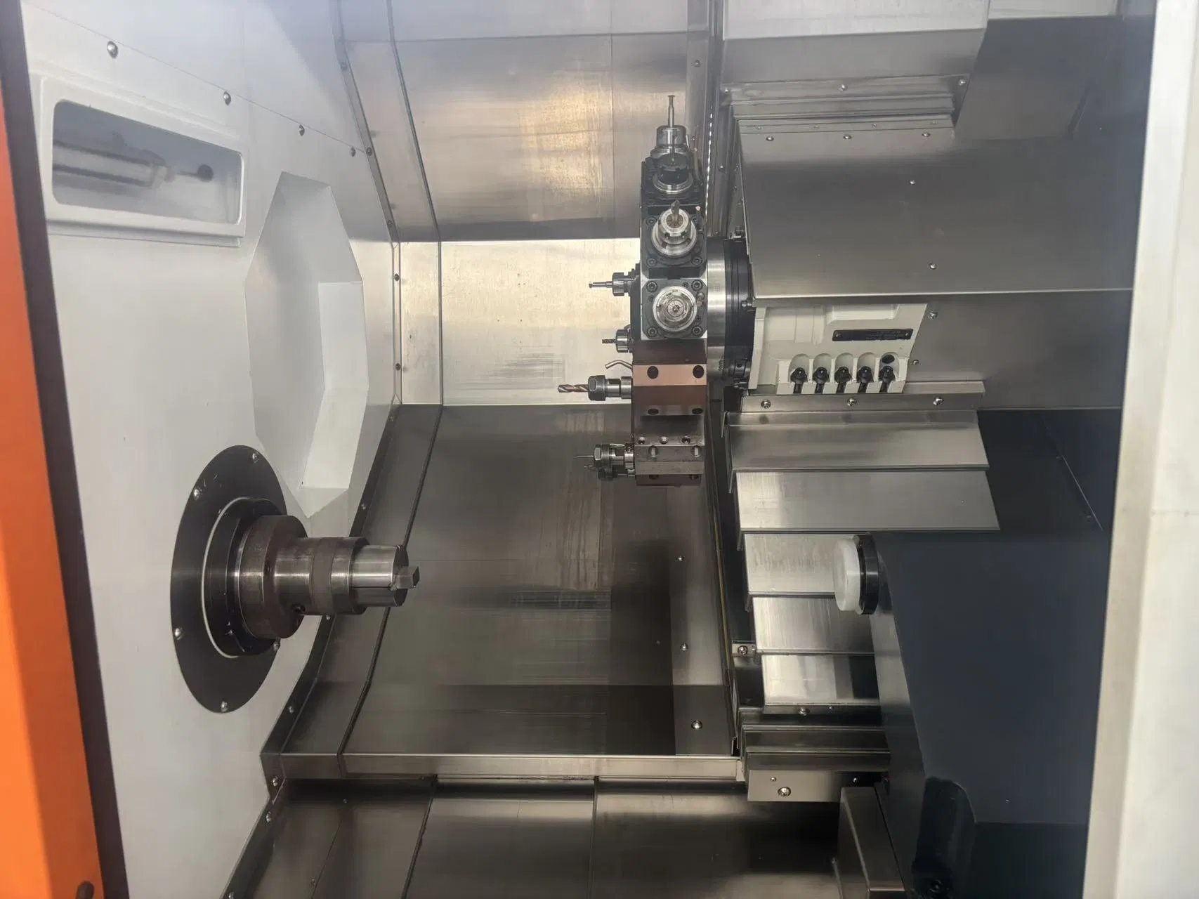 Multi-Axis Central Water Outlet CNC Turning Equipment for Small Batch Manufacturing