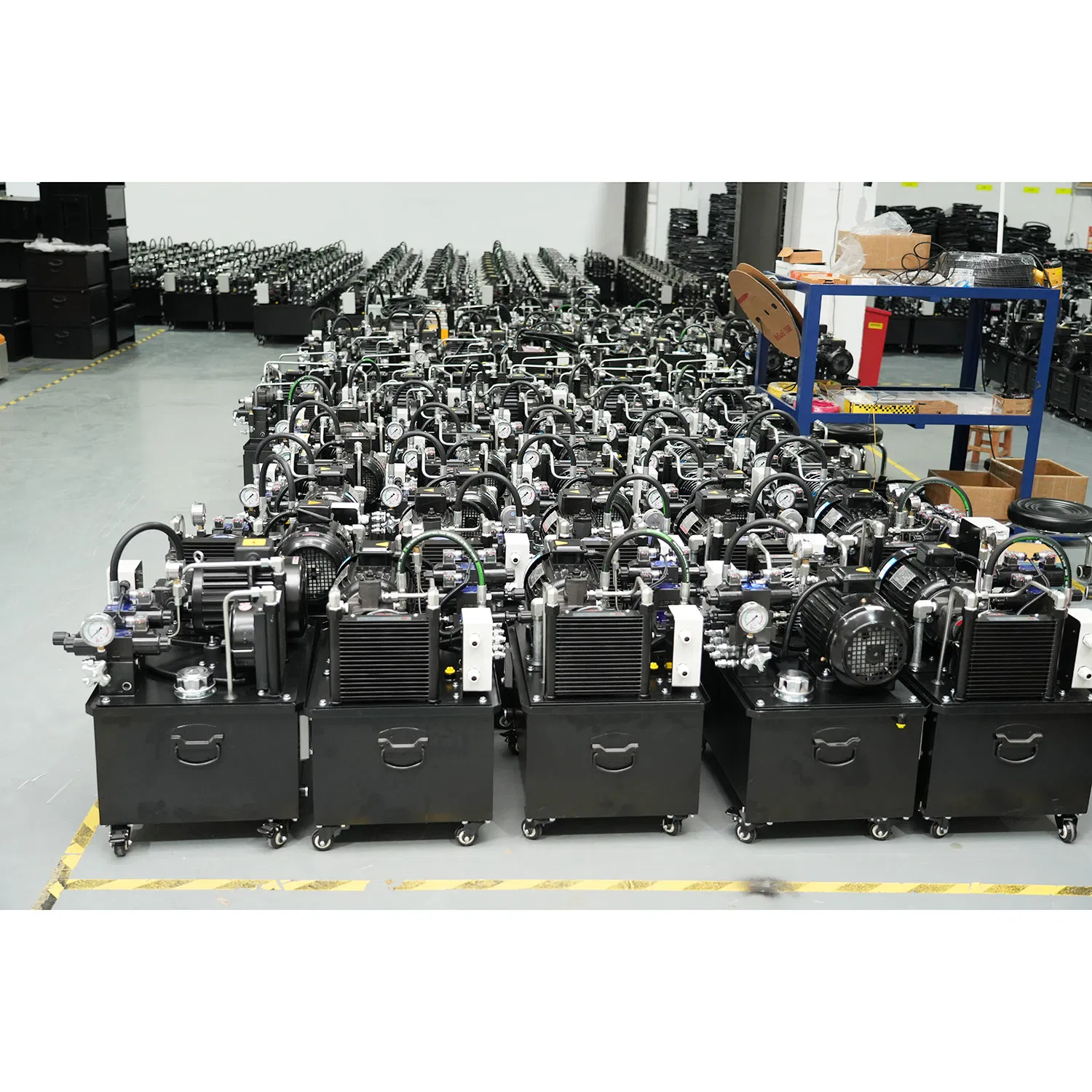 Efficient Customizable Hydraulic System for CNC Machining Tools