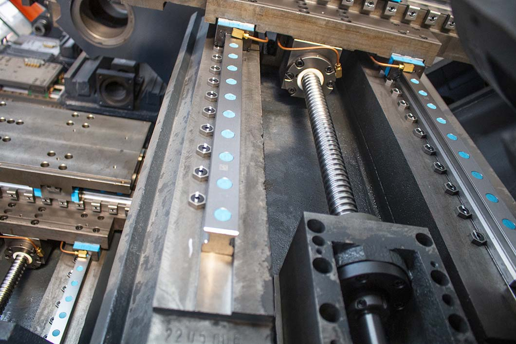 Automated Slant Bed CNC Lathe Turning Center with Linear Guideways Tck36 Tck46 CNC Lathe