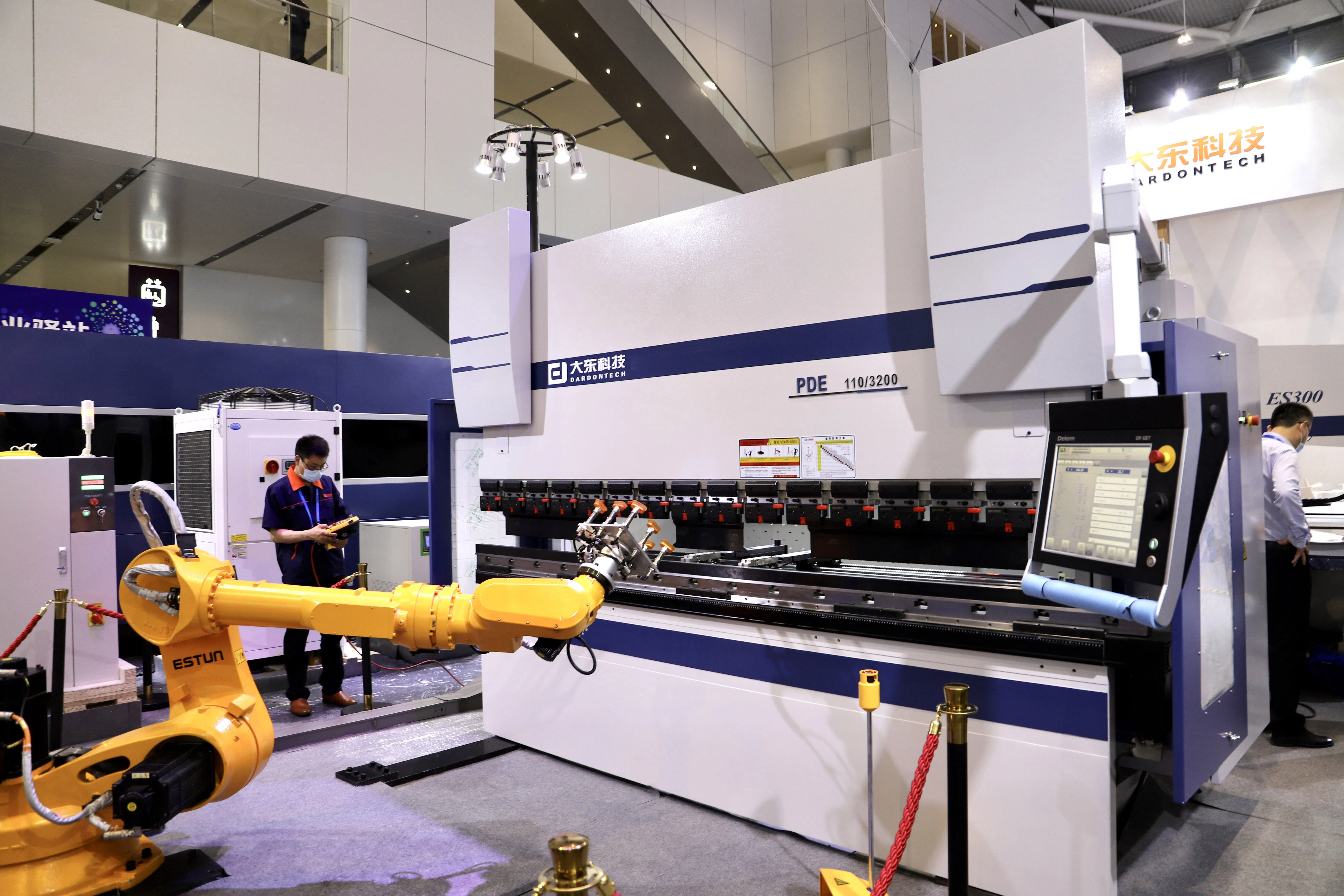 Dardontech-Top Quality Flexible Manufacturing Servo CNC Press Brake with Robot Automatic Bending Cell