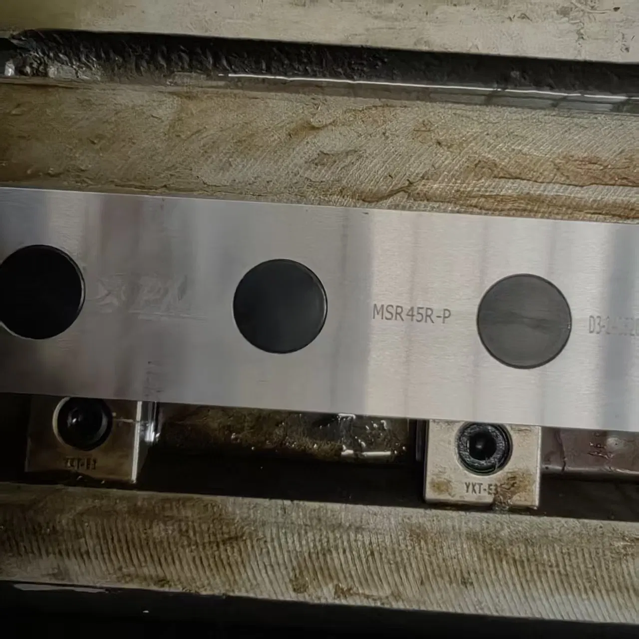 High Efficiency Multi-Axis Precision CNC Vertical Gantry Machining Center Pm-4027L for Automotive Mold Military Energy Large Electronic Product Part Processing