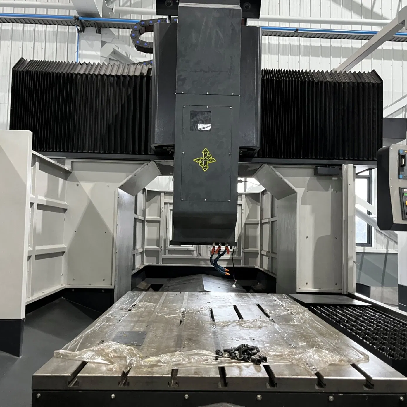 Heavy Duty Gantry Milling Turning CNC Machine Ymc1610 for Metalworking