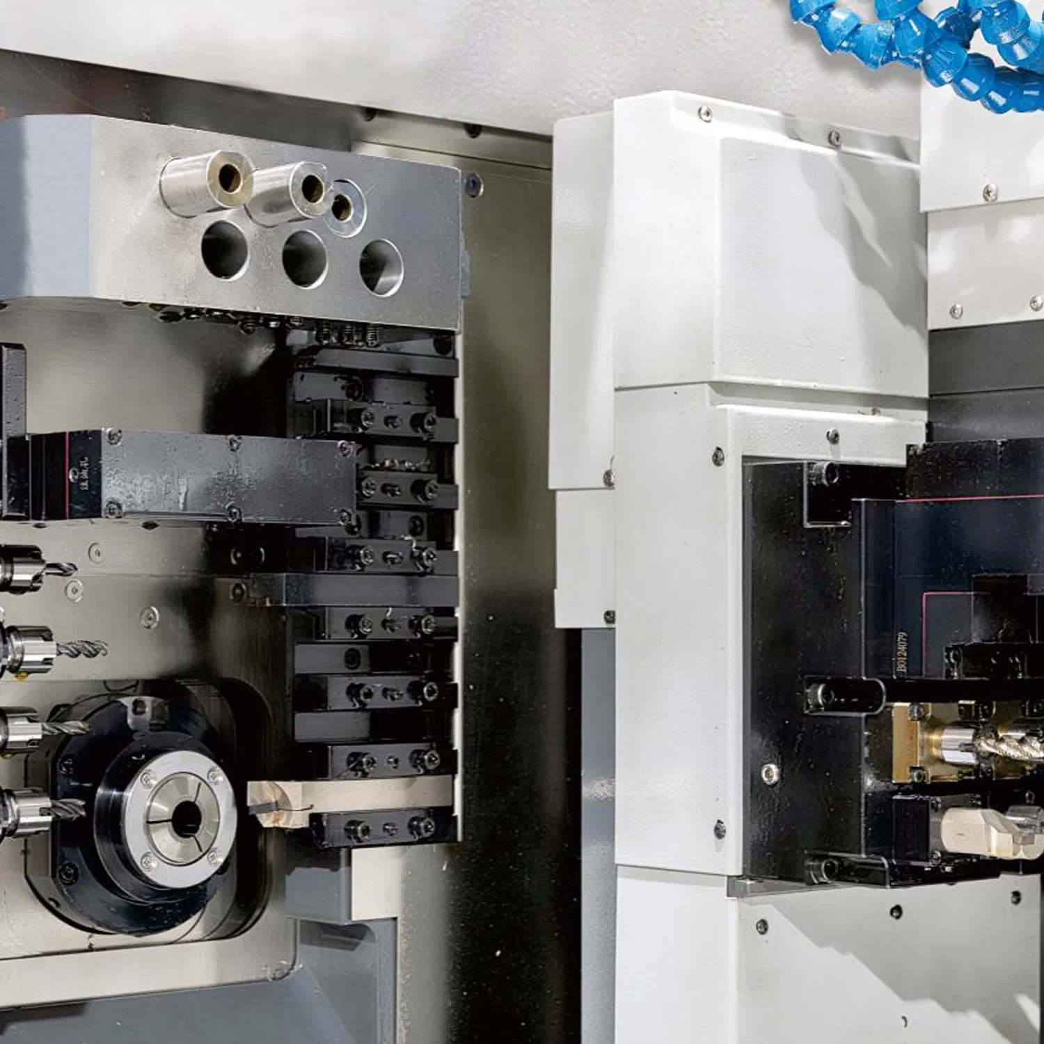 Swiss Type Lathe CNC Sliding Headstock Turning Machine for Micro Parts