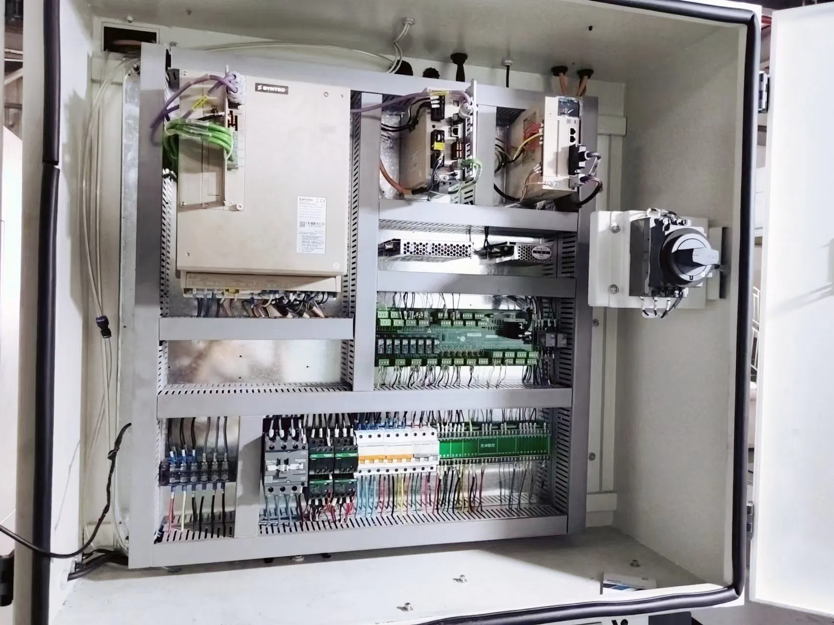 Jz-530-16 High-Precision Heavy CNC Milling Metal /Wood Cutting/Drilling/Router/Engraving/Turning Machine Center