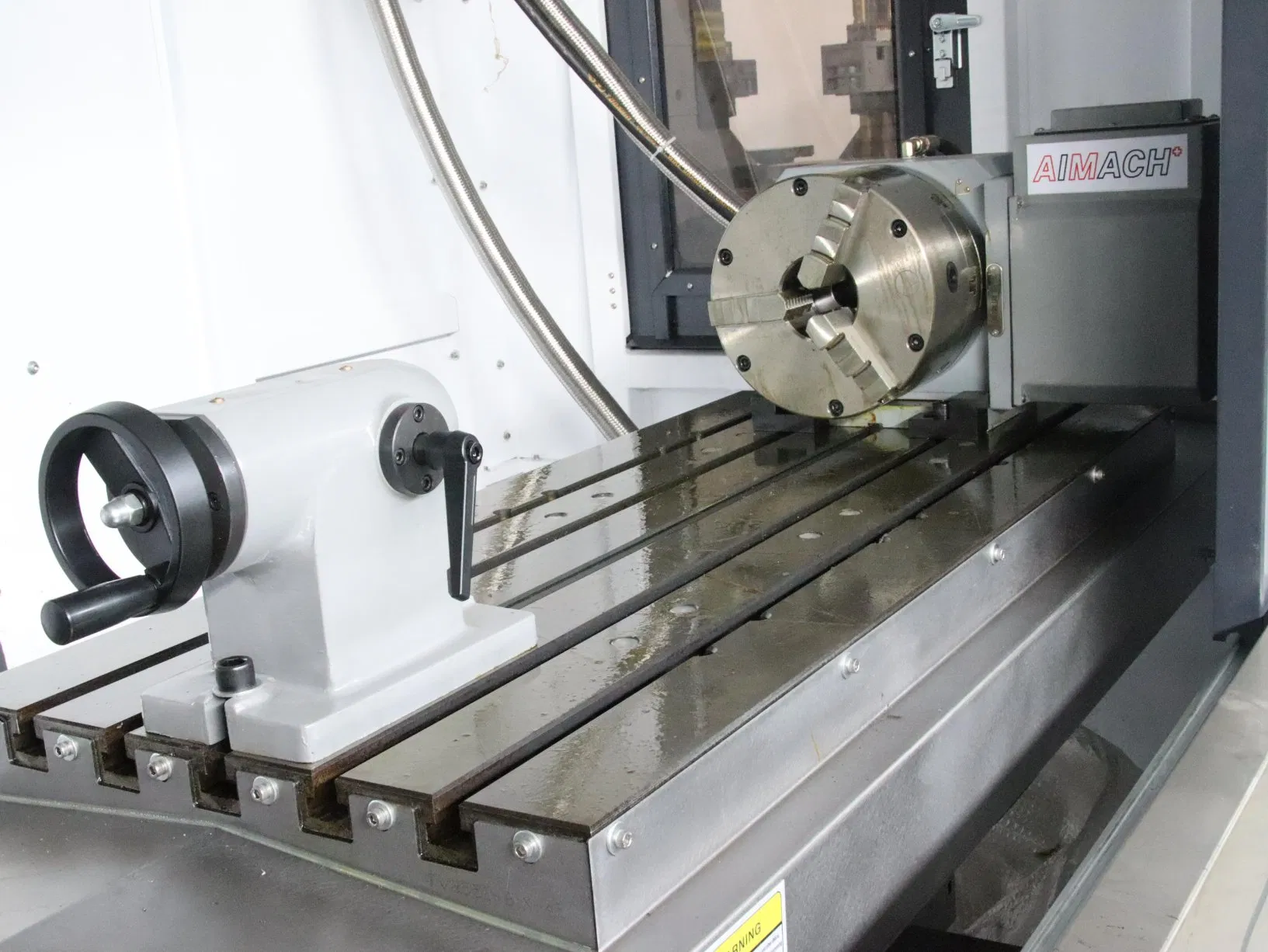 CNC High Speed Cost Effective Boring Milling and Cutting Combination Vmc1050 CNC Vertical Machining Lathe Center