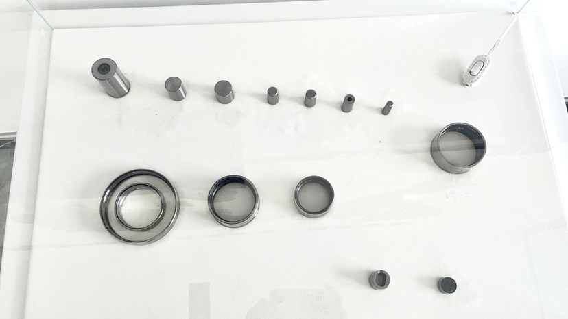 China Factory Wide-Wheel CNC Centerless Grinding Machine Mk10200 for Bearings, Shafts