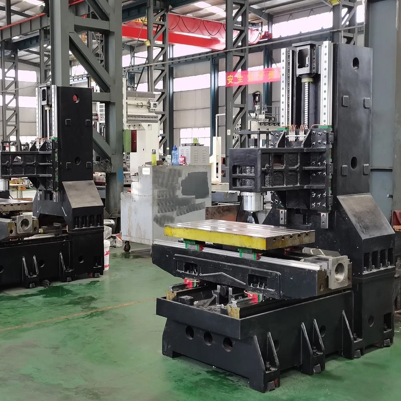 Multi-Axis Machining Capacity Vertical Machining Center