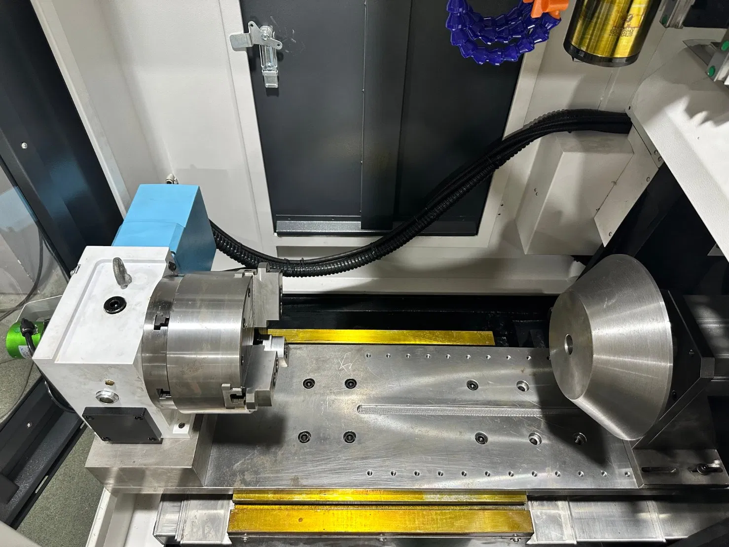 Cdk Easy to Maintain CNC Auto Multi-Axis Drilling and Tapping Machining Center for Various Processing Steps