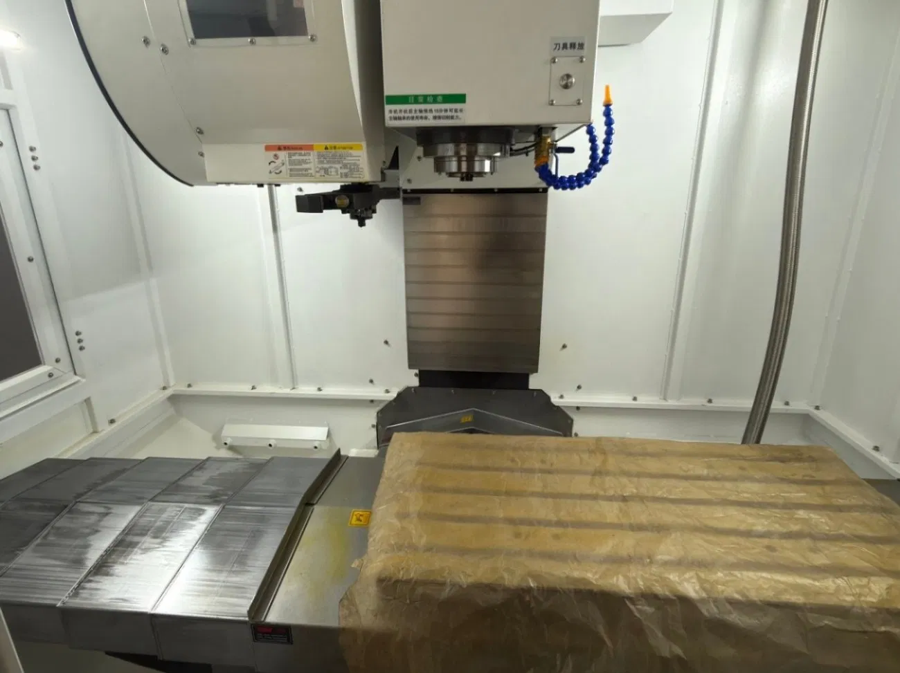 Multi-Axis Machine Tools Meticulous Value-Enhanced Vmc-850 CNC Machining Center