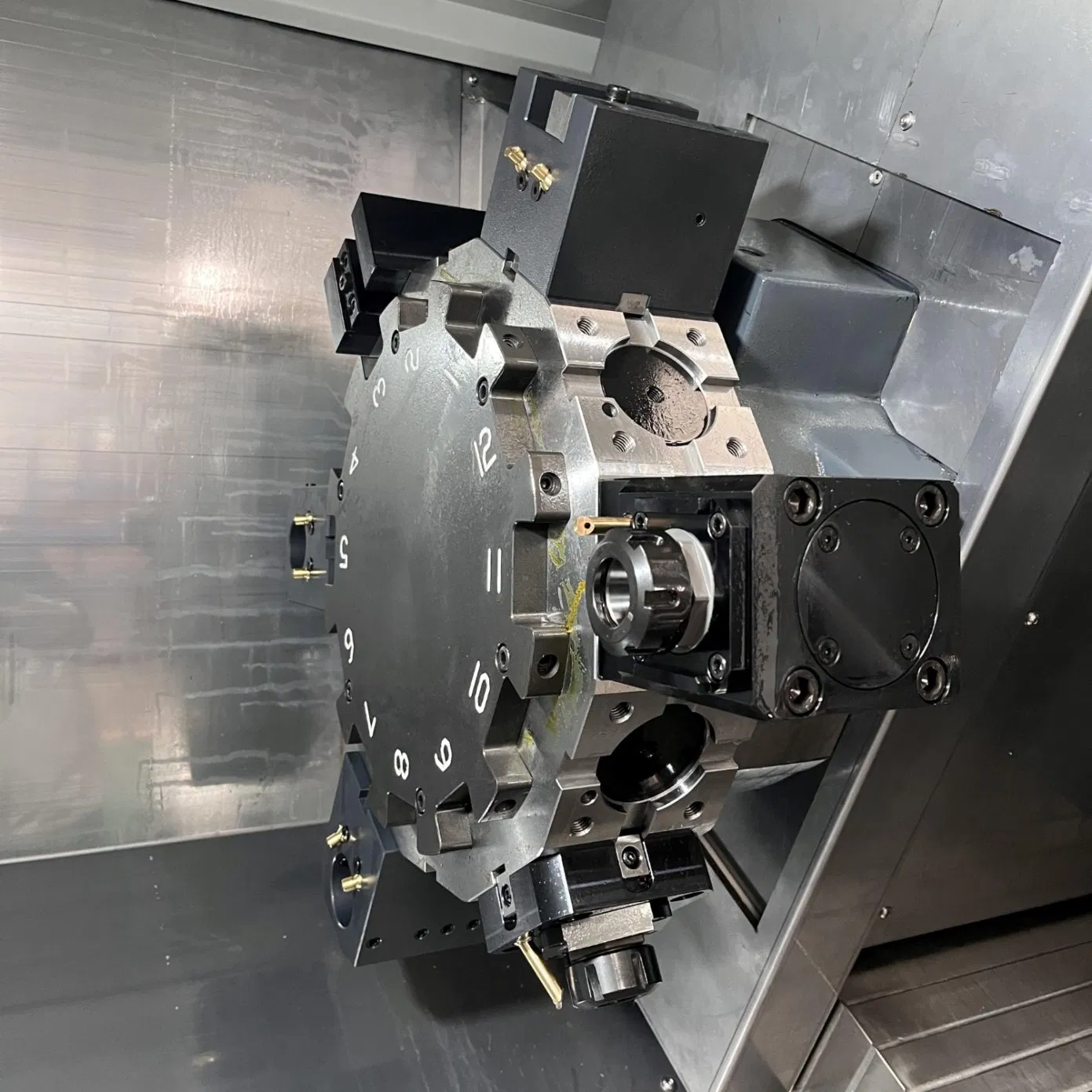 CNC Single Spindle Turning Center Sy1600m with Angular Contact Bearing Spindle