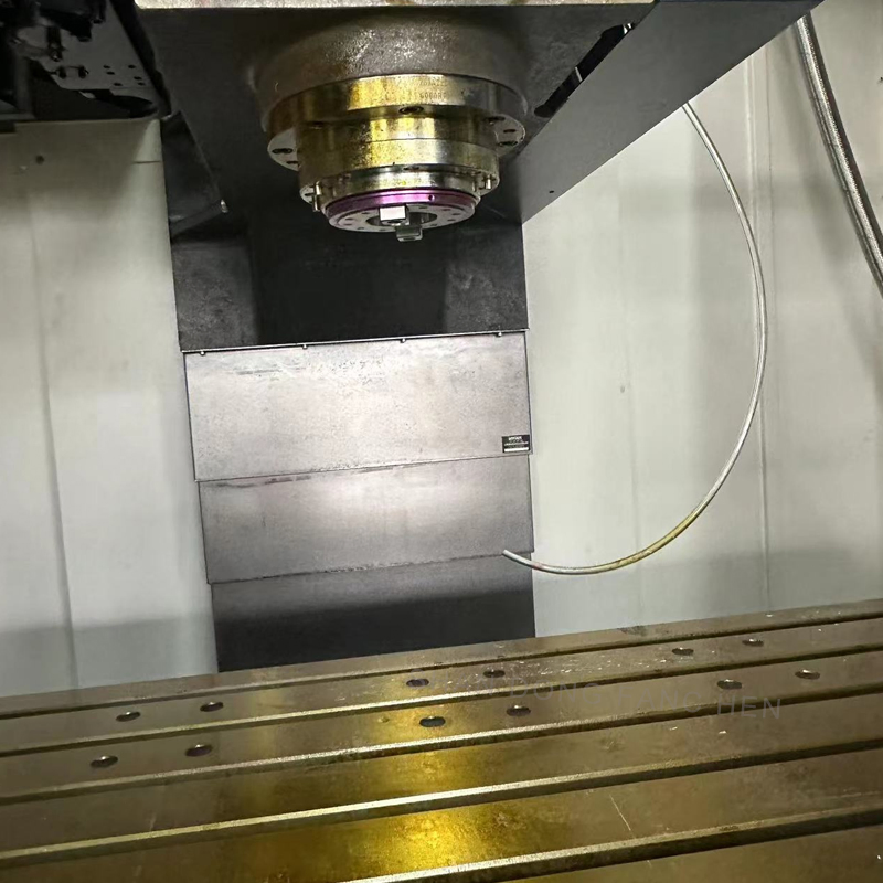 Vmc850 Vertical Machining Center Configuration Optional GSK/Fanuc/Knd System with Large Stroke