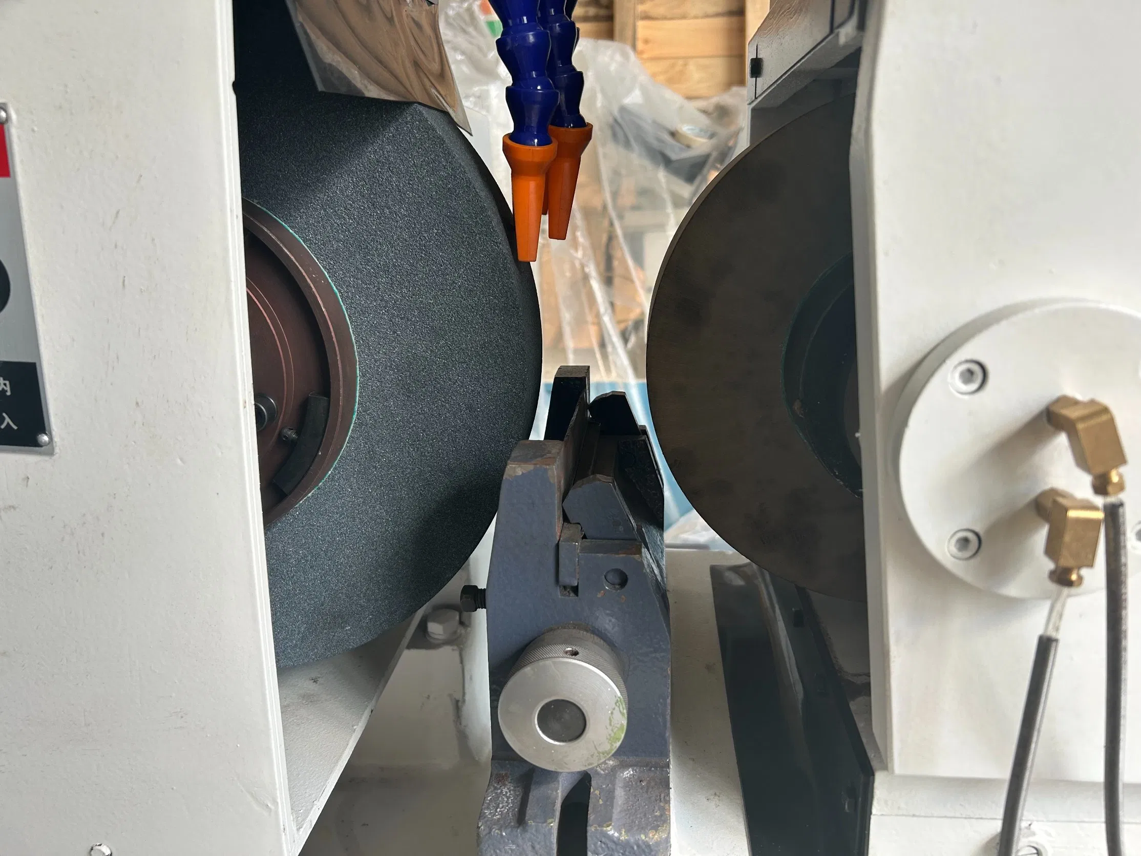 Mk1050A CNC Centerless Grinding Machine Used for Surface Treatment and Polishing