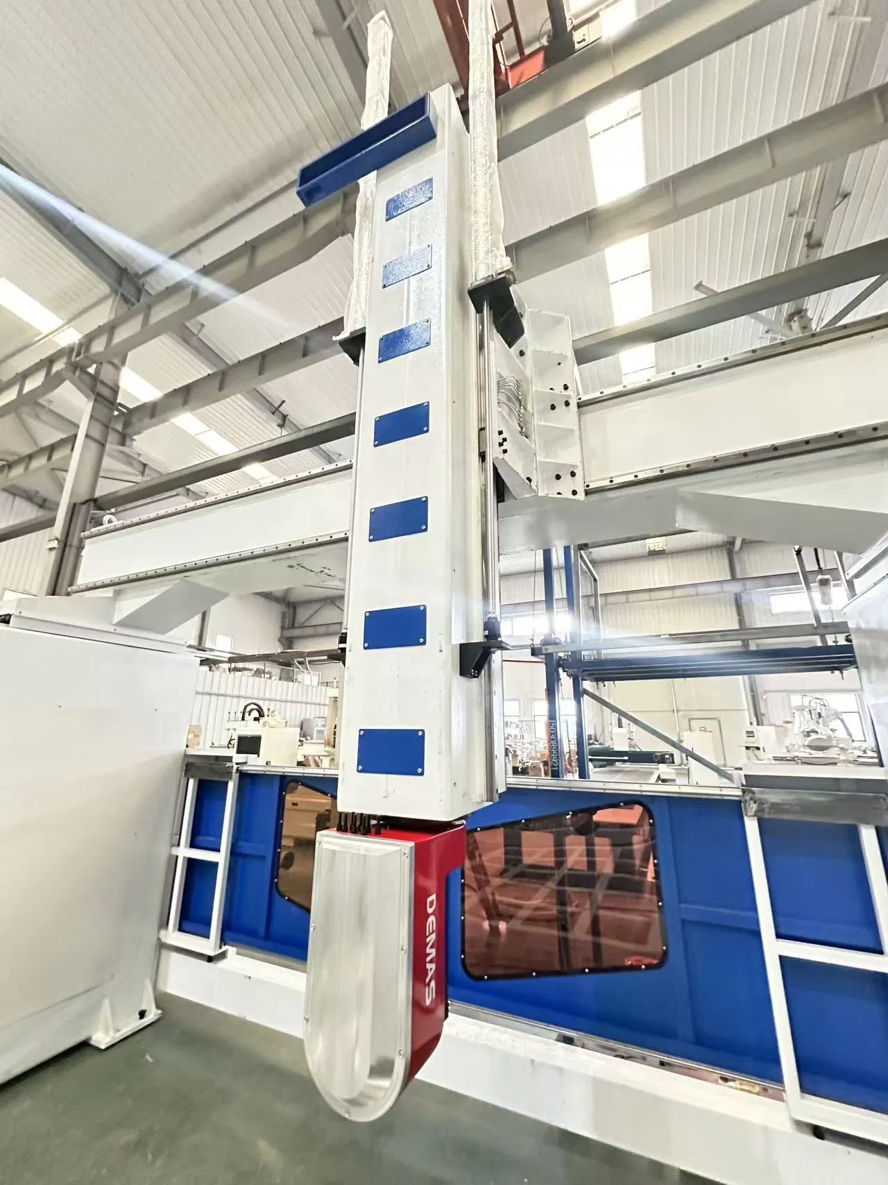 The New Wood Router Cutter 5 Axis Machining CNC Router Kitchen Cabinet Making Machine 5 Axis CNC Milling Machine