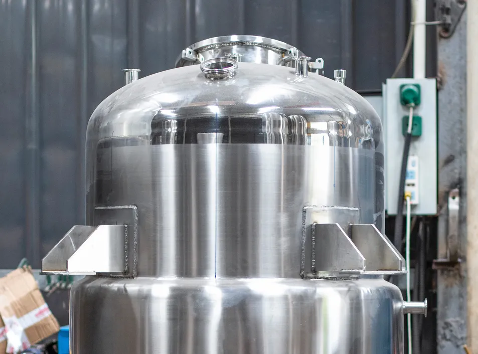 Sanitary extraction tank details