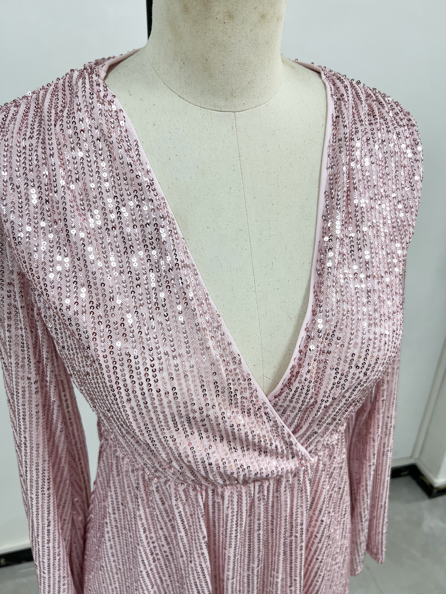 High Quality Custom Women Deep V Neck Ruffle Long Sleeve Mini Bling Sequin Sexy Party Wear Gown Formal Evening Dress for Ladies