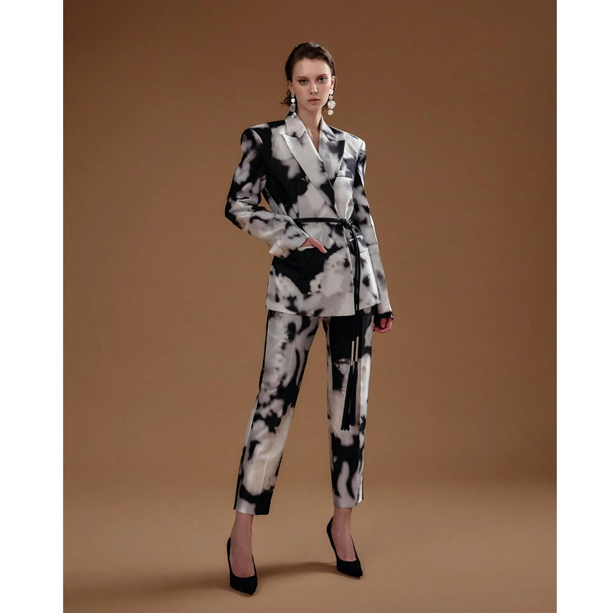 Luxury Wholesale Women Suits Blazer Customized Dyed Fabric Women Blazer Paired with Cropped Slim Pants
