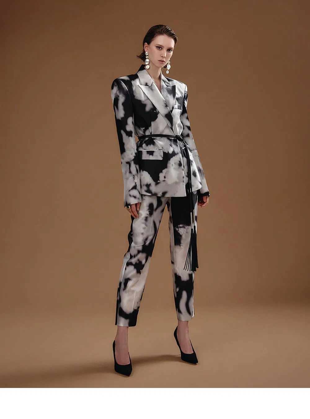 Luxury Wholesale Women Suits Blazer Customized Dyed Fabric Women Blazer Paired with Cropped Slim Pants