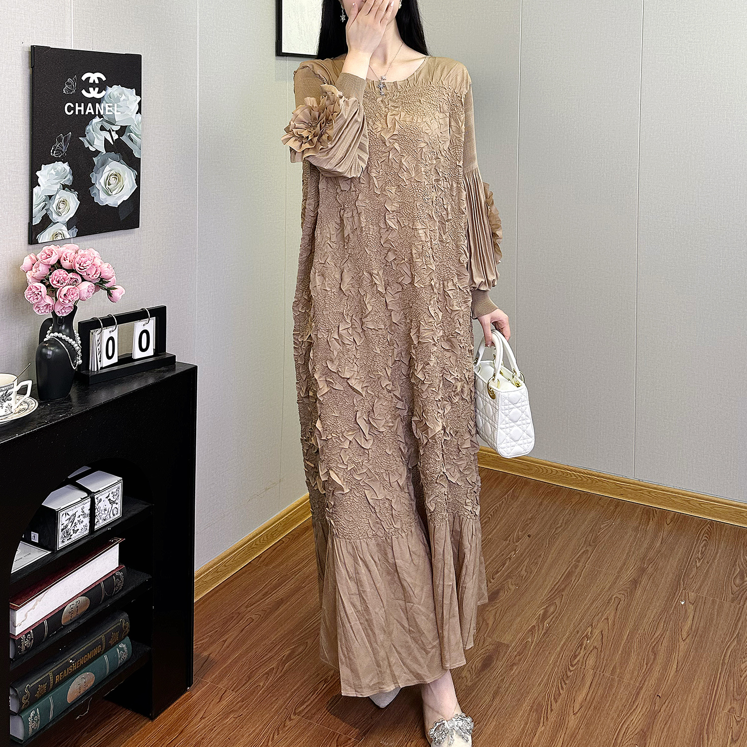 Direct Factory Sale Elegant Casual Ladies for Dresses Long Maxi Unique Pleated Design Petal Sleeves Ruched Dress